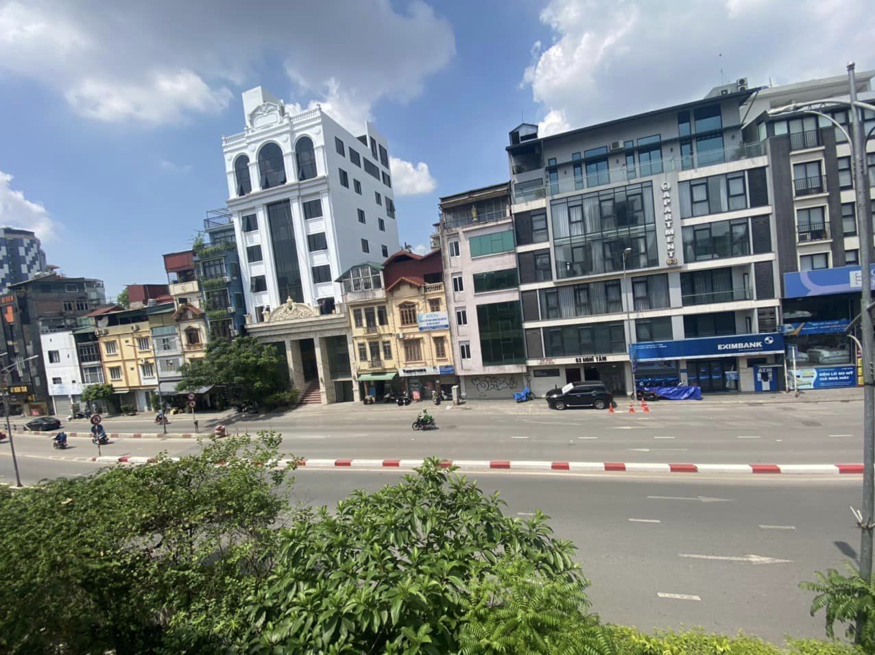 Hiếm ! 10 tỷ có nhà mặt phố Nghi Tàm,Tây Hồ 40m2 x5Tầng,kinh doanh sầm uất,