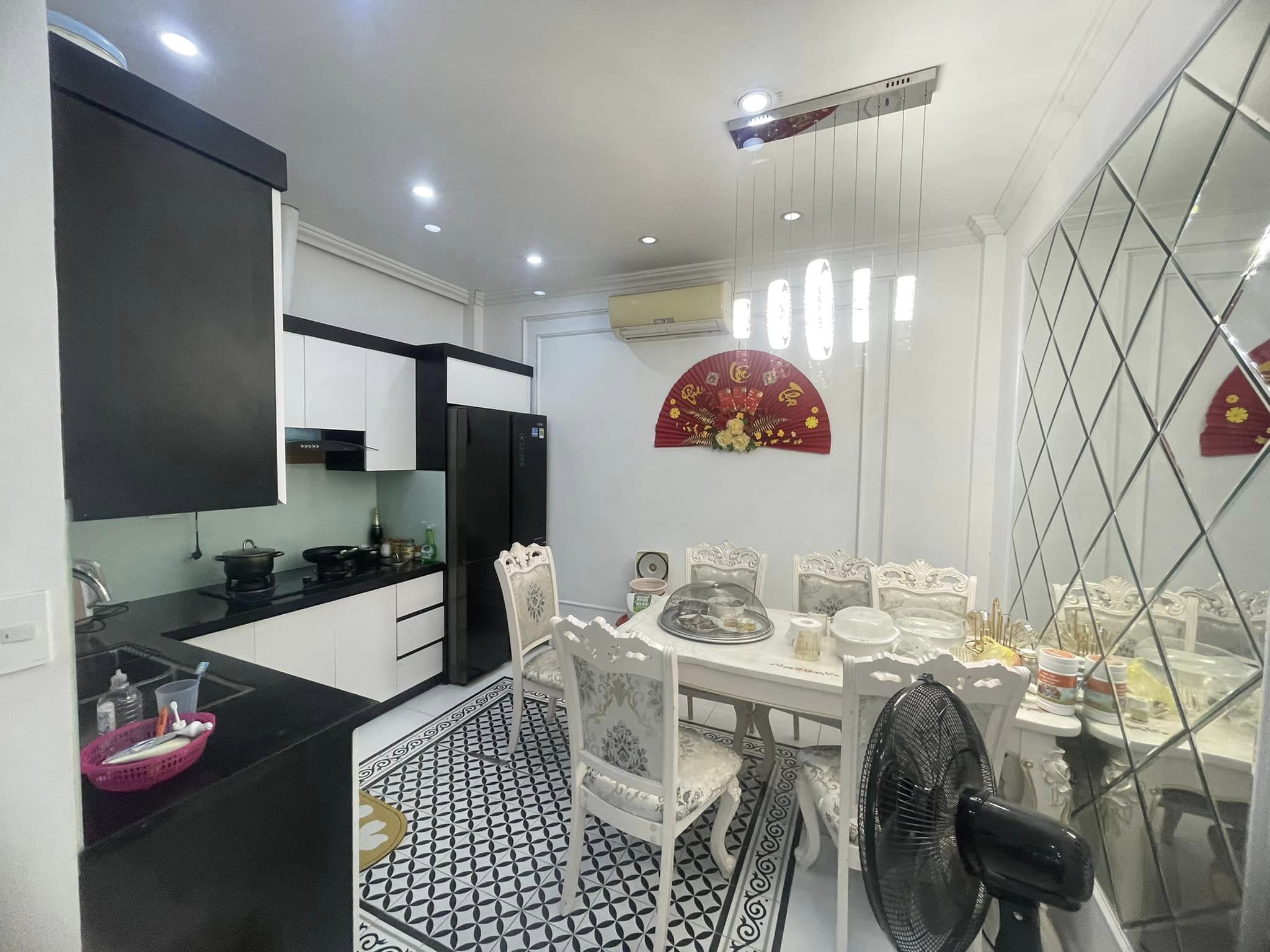 Bán căn nhà 79m2 phố Âu Cơ, Tây Hồ Ô tô đỗ cổng Mặt tiền khủng 2 Ô tô tránh 20m 6.1 Tỷ