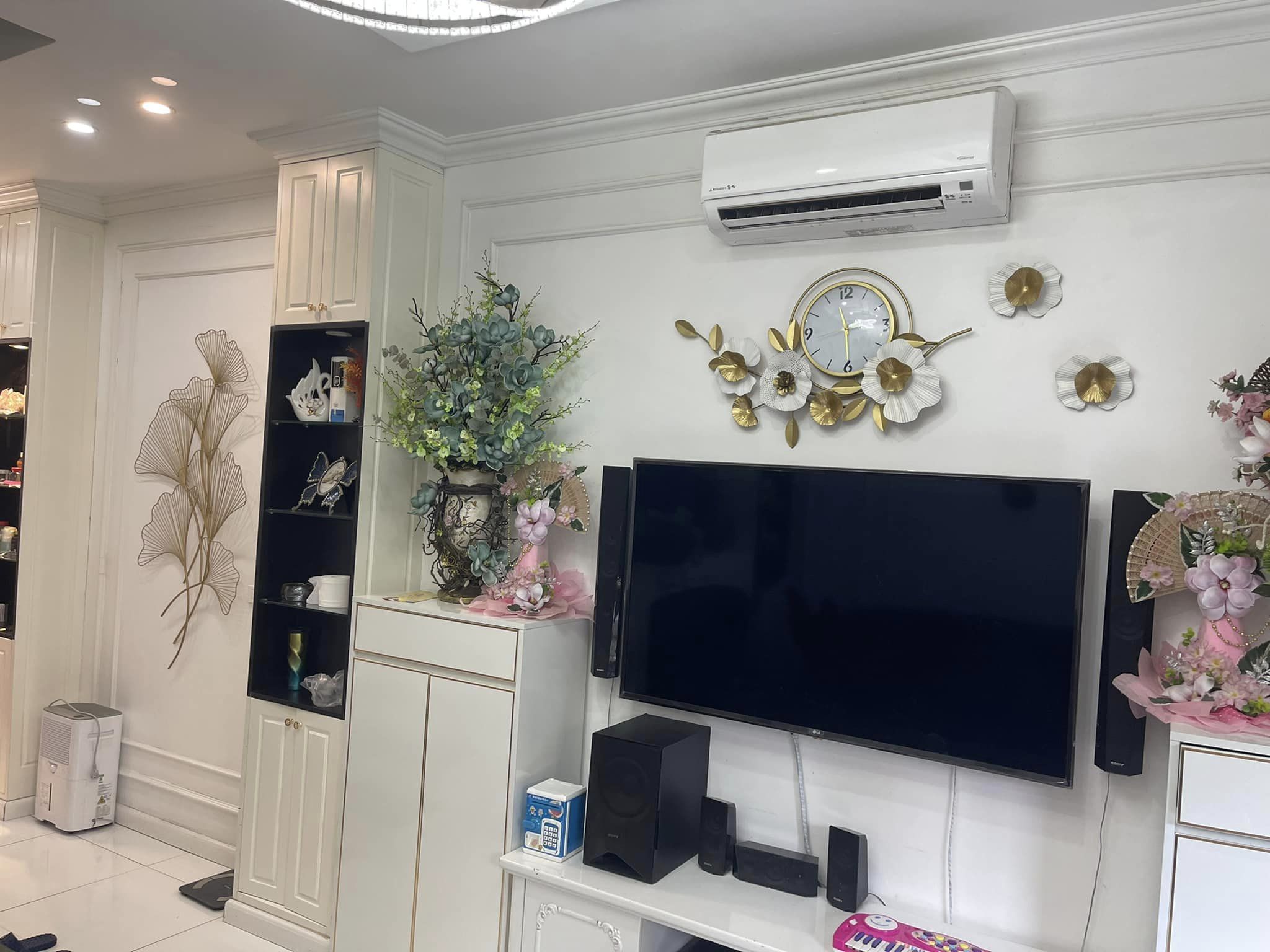 Bán nhà 76m2 phố Âu Cơ, Tây Hồ Ô tô đỗ cổng Mặt tiền Đầu tư ngõ Ô tô tránh 20m 6 Tỷ