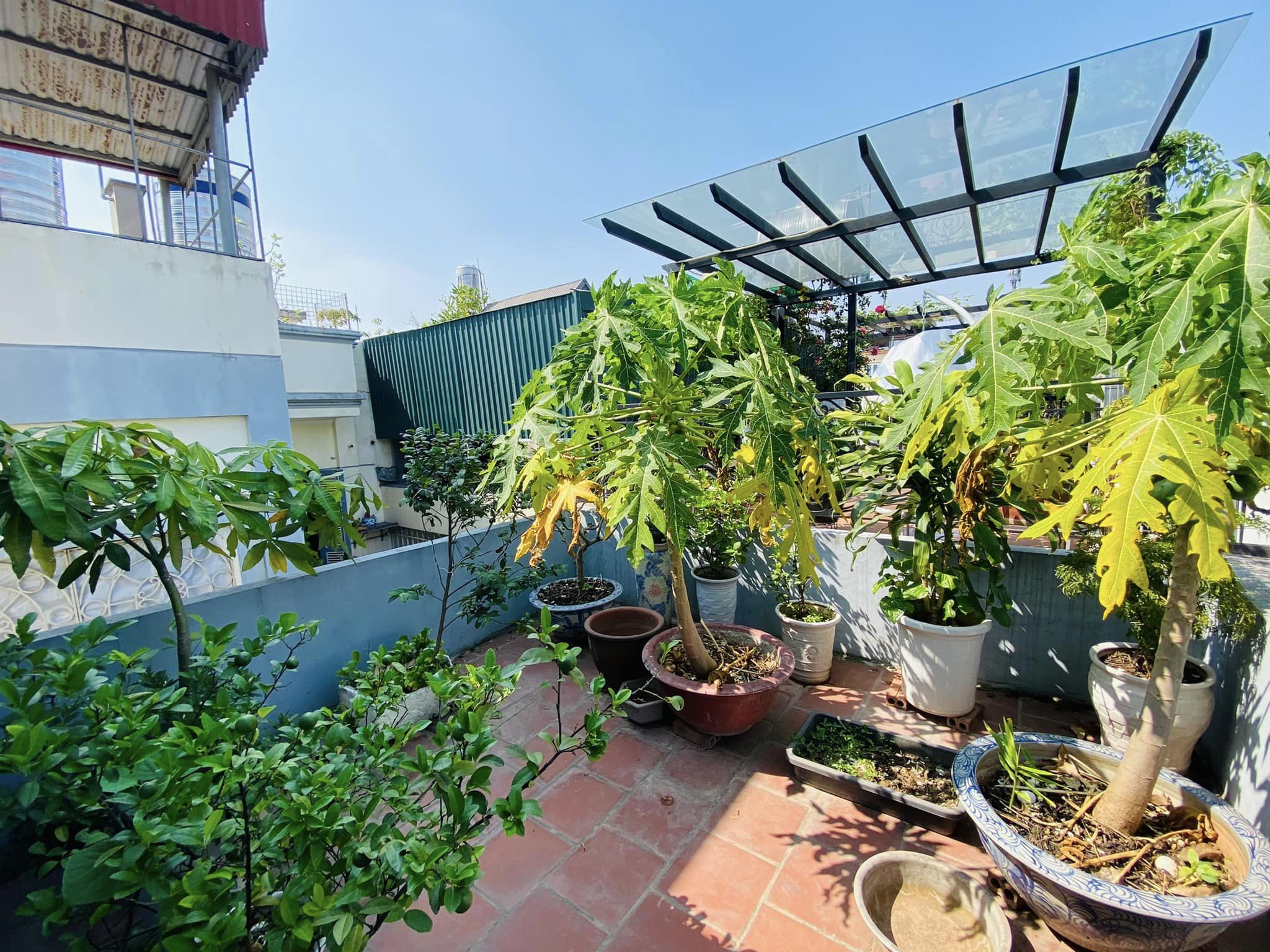 Nhà bán ngõ 127 Hào Nam, lô góc, gần phố, 5 tầng ở luôn.