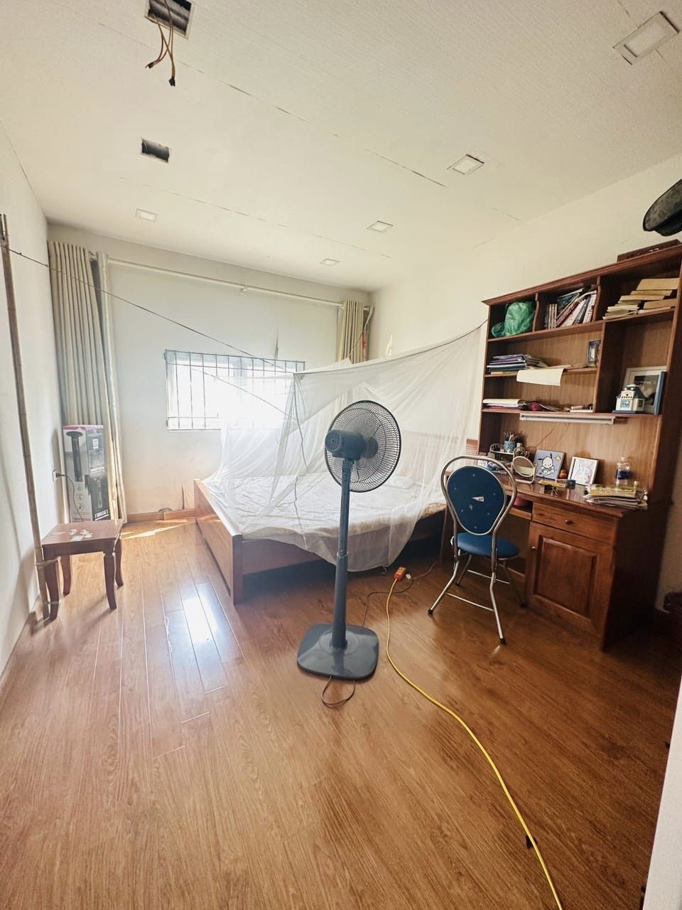 Nhà bán đầu phố Hoang Hoa Thám, 4 tầng ở luôn, nhỉnh 3 tỷ.