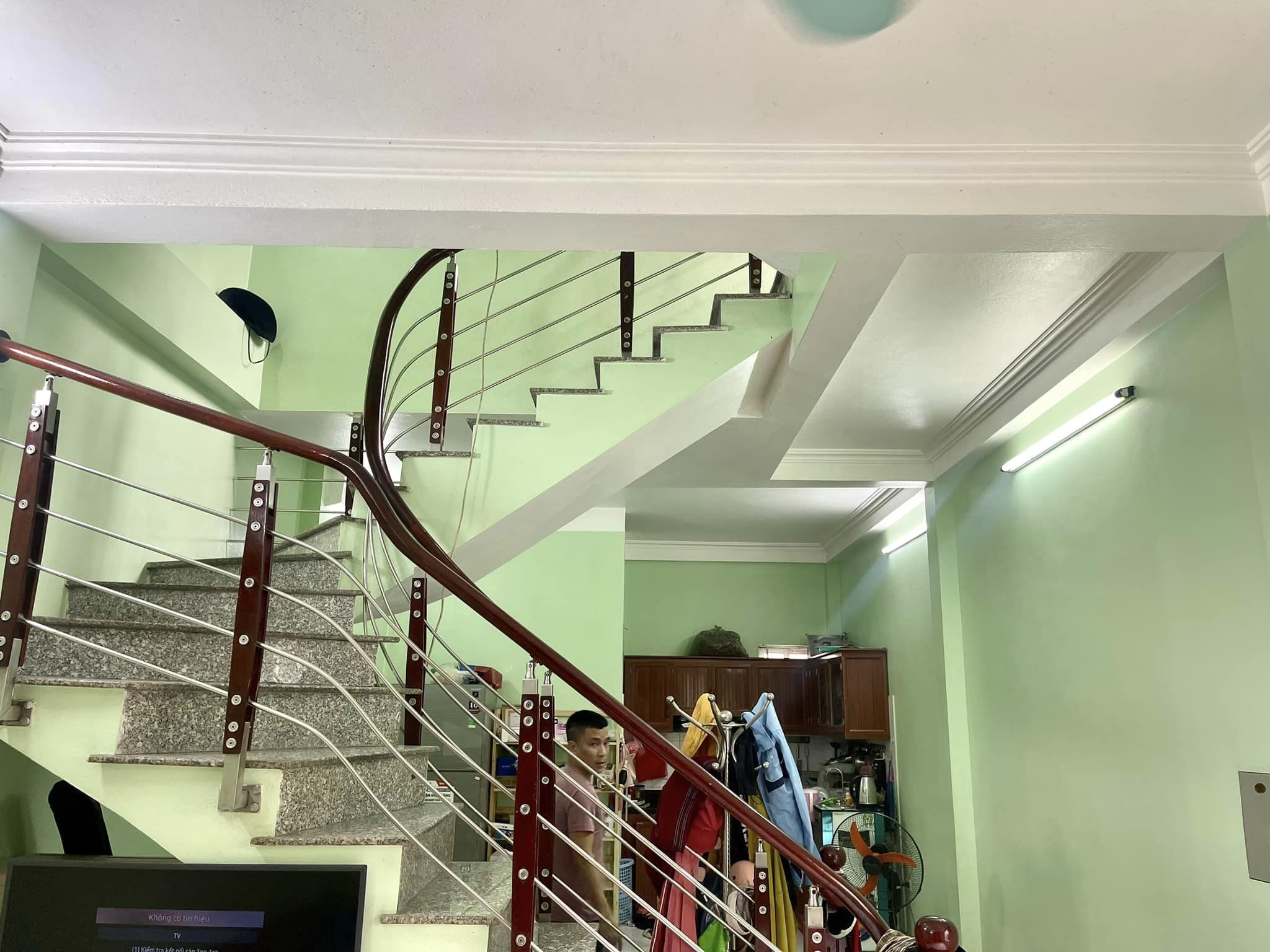 Bán căn nhà 77m2 phố Âu Cơ, Tây Hồ Ô tô đỗ cổng Mặt tiền rộng 2 Ô tô tránh 20m 6.1 Tỷ