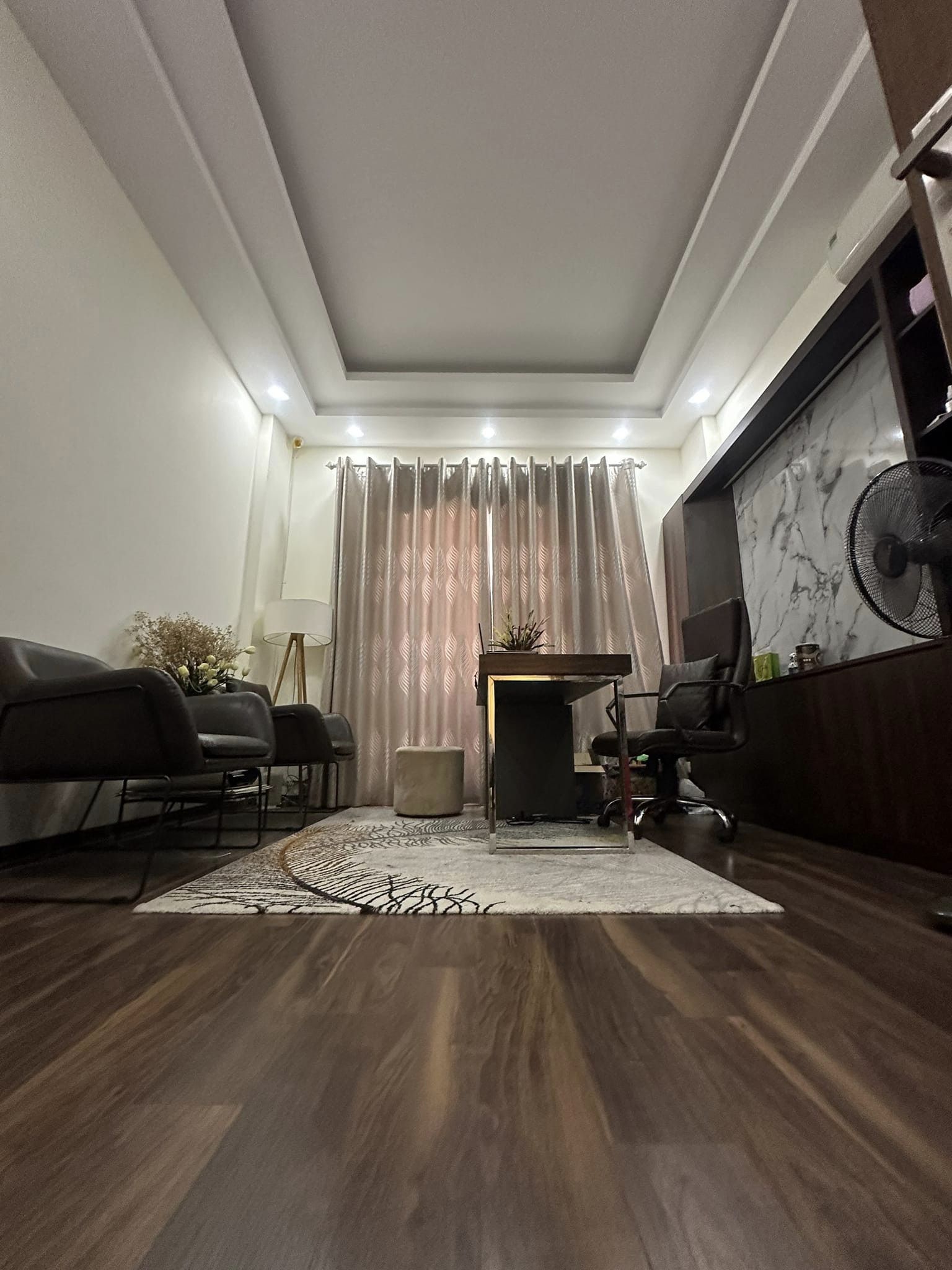 Bán căn nhà 30m2 Mặt phố Âu Cơ, Tây Hồ 6 tầng Vỉa hè rộng Kinh doanh đỉnh 3.3 Tỷ