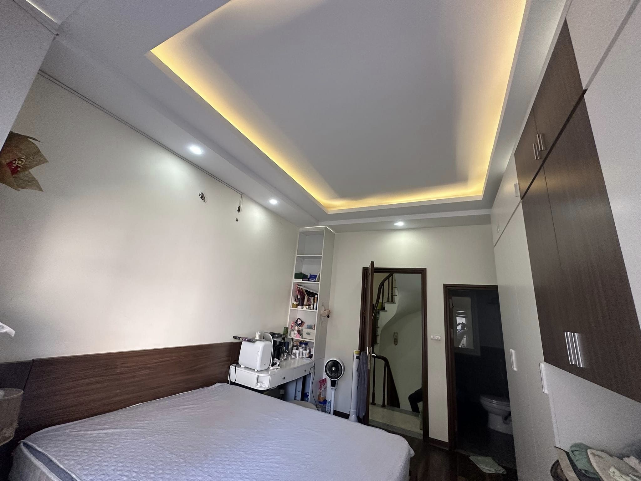 Bán ngôi nhà 30m2 Mặt phố Âu Cơ, Tây Hồ 6 tầng Vỉa hè Kinh doanh siêu tốt 3.1 Tỷ