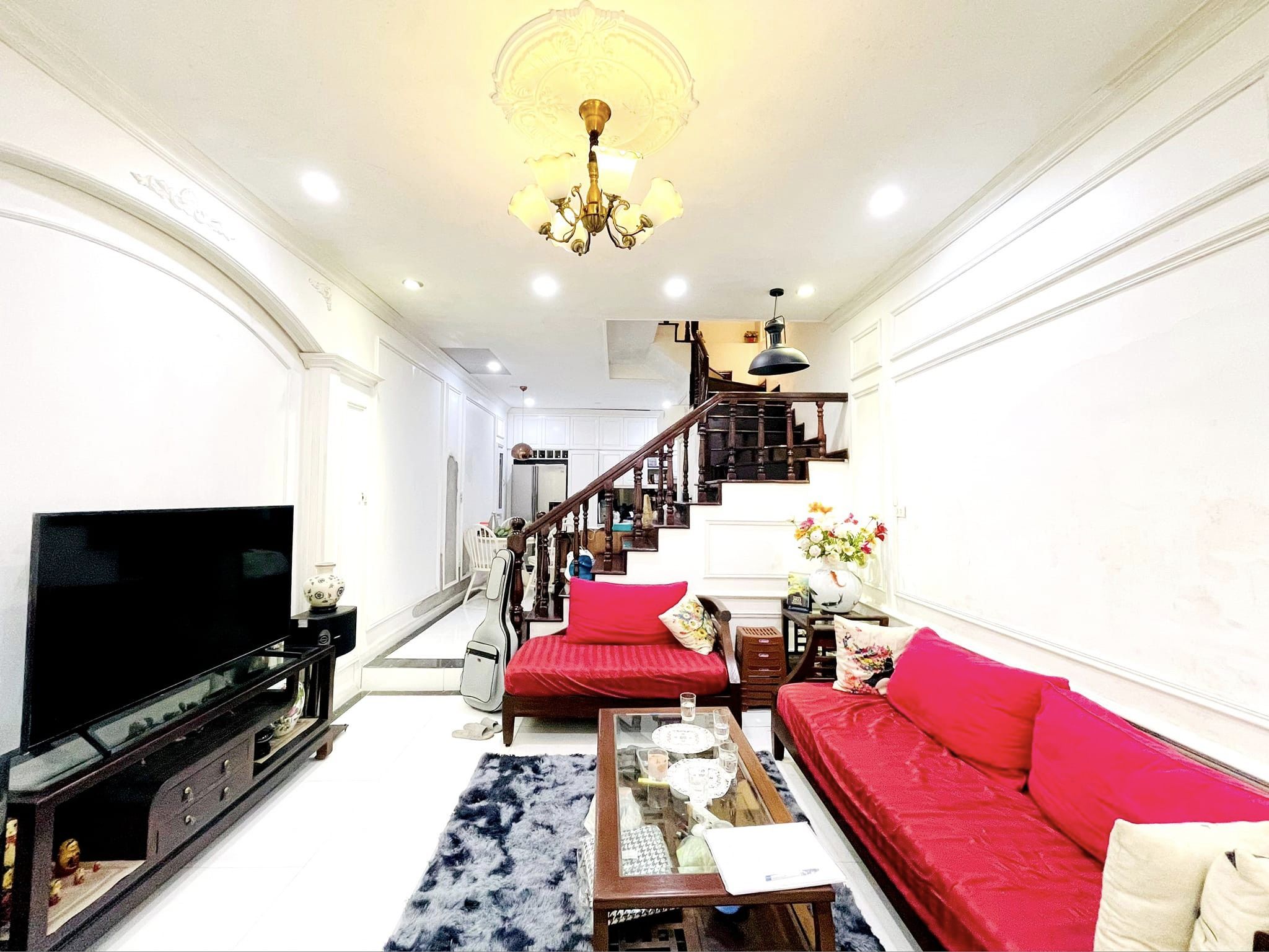 Cần bán nhà Phố Thái Hà Đống Đa 60M – Nội thất xịn ô tô sát nhà, ngõ thông thoáng 10,2 tỷ