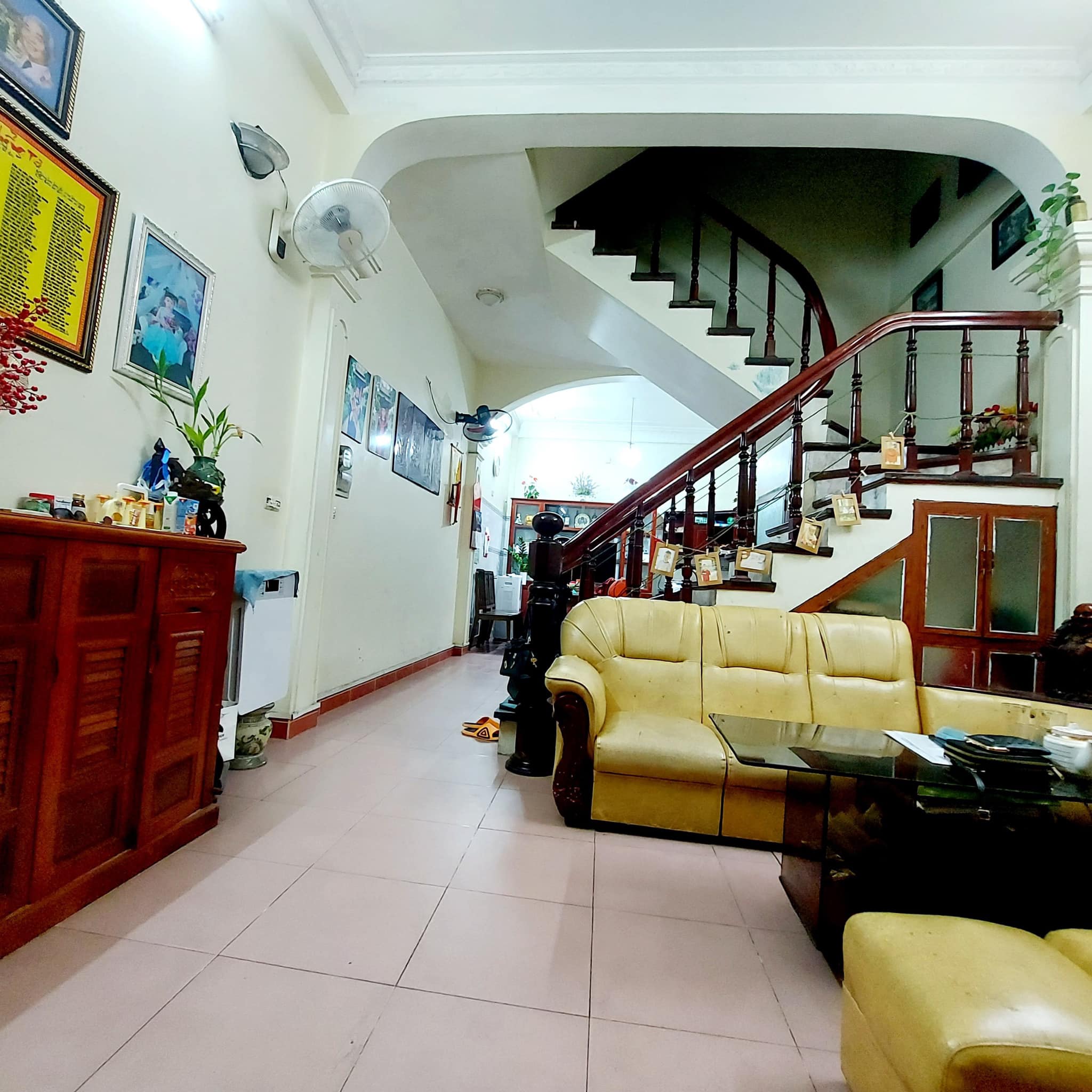 Bán nhà phân lô Hoàng Quốc Việt,DT 40m x 5 tầng,dân trí cao