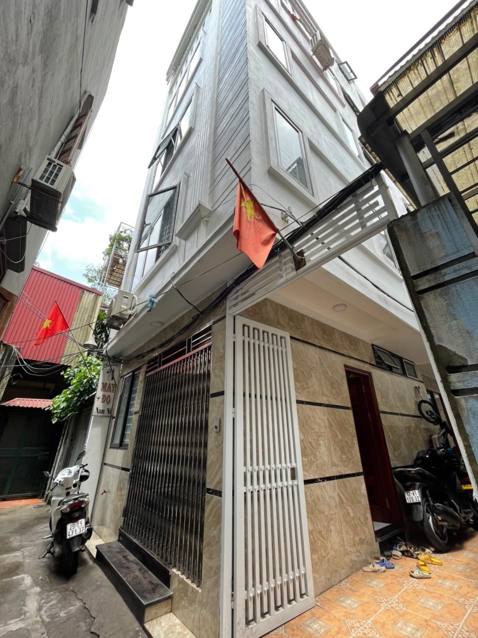 NHÀ PHỐ Trần Cung 38m, 5tầng, mt5m, 4.25tỷ, LÔ GÓC- CỬA MỞ 2 BÊN - THOÁNG SÁNG VÔ CÙNG