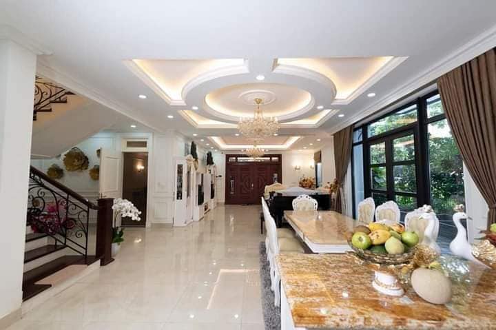 Bán Nhà Mặt Phố Trúc Bạch, Hồ Tây, Mặt Tiền Vô Đối 11m, DT 180m2 Giá Chỉ 40 Tỷ