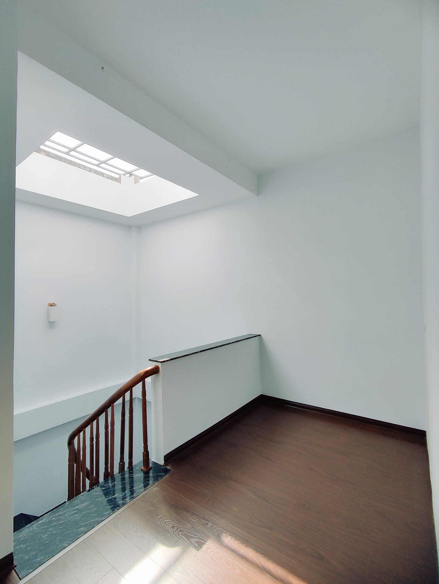 Bán ngôi nhà 97m2 phố Nghi Tàm, Tây Hồ Gara 2 Ô tô tránh Vỉa hè Kinh doanh đa dạng 9.8 Tỷ