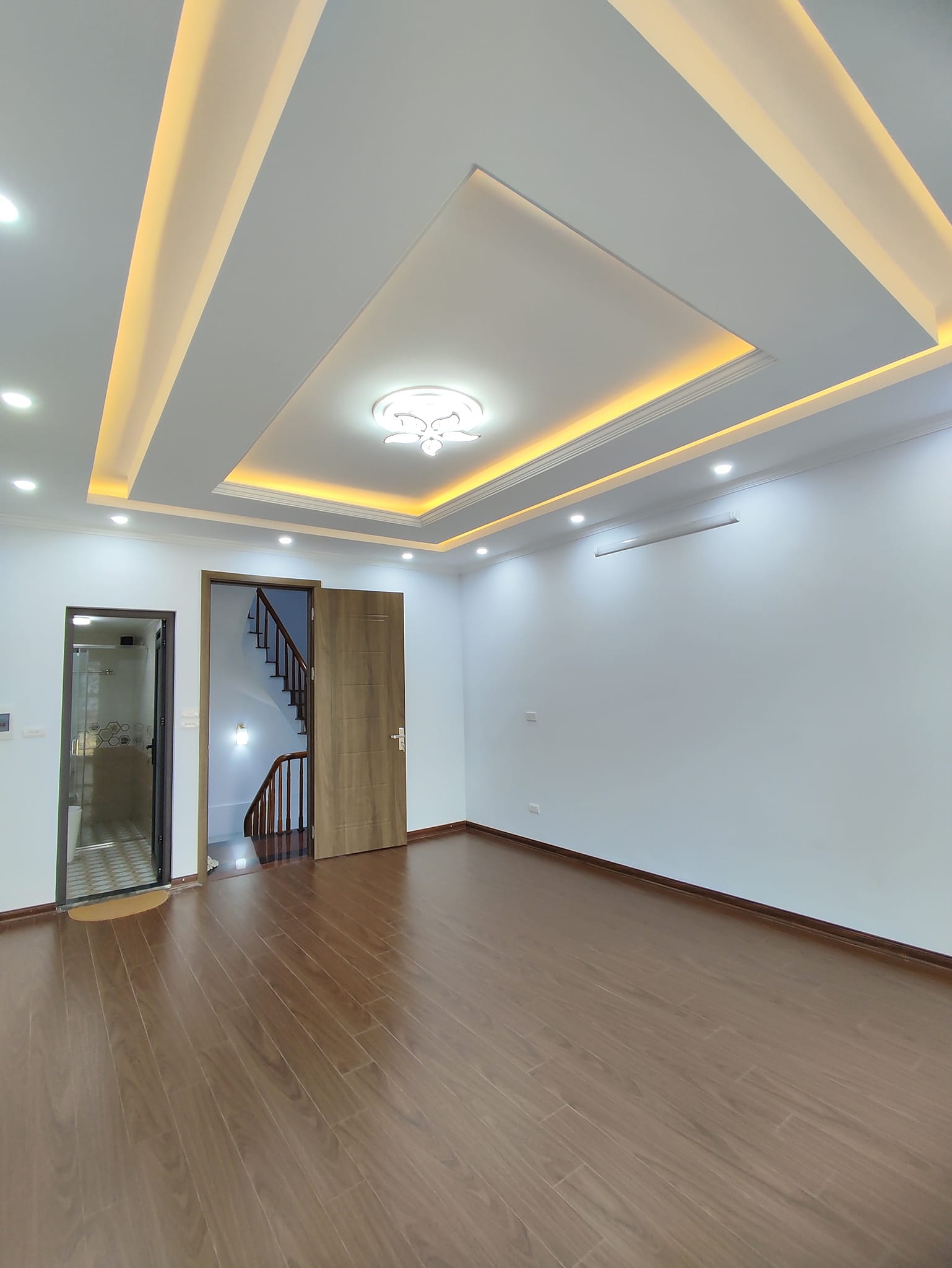 Bán nhà 68m2 ngõ 32 An Dương, Tây Hồ Gara Ô tô 24 chỗ Mặt tiền rộng Kinh doanh tốt 9.6 Tỷ