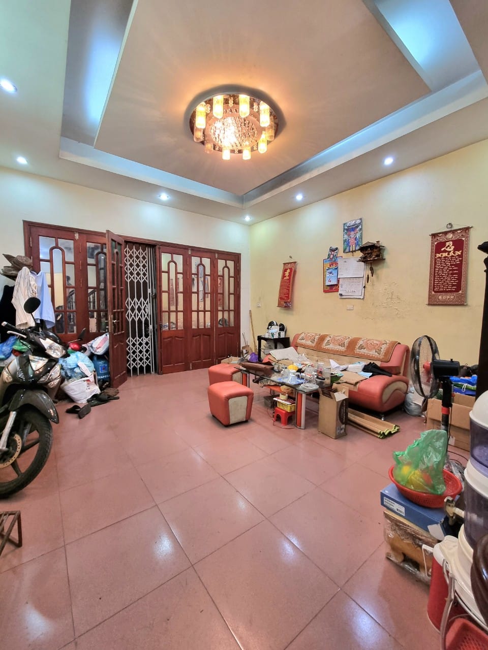 Bán căn nhà 99m2 phố Nghi Tàm, Tây Hồ Ngõ Ô tô thông Vỉa hè rộng Kinh doanh đắc địa 9.8 Tỷ