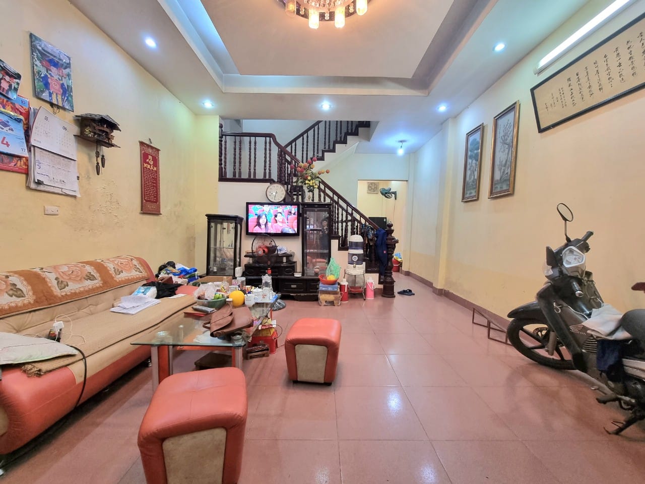 Bán ngôi nhà 95m2 phố Nghi Tàm, Tây Hồ Ngõ 2 Ô tô thông Vỉa hè rộng Kinh doanh tốt 9.9 Tỷ