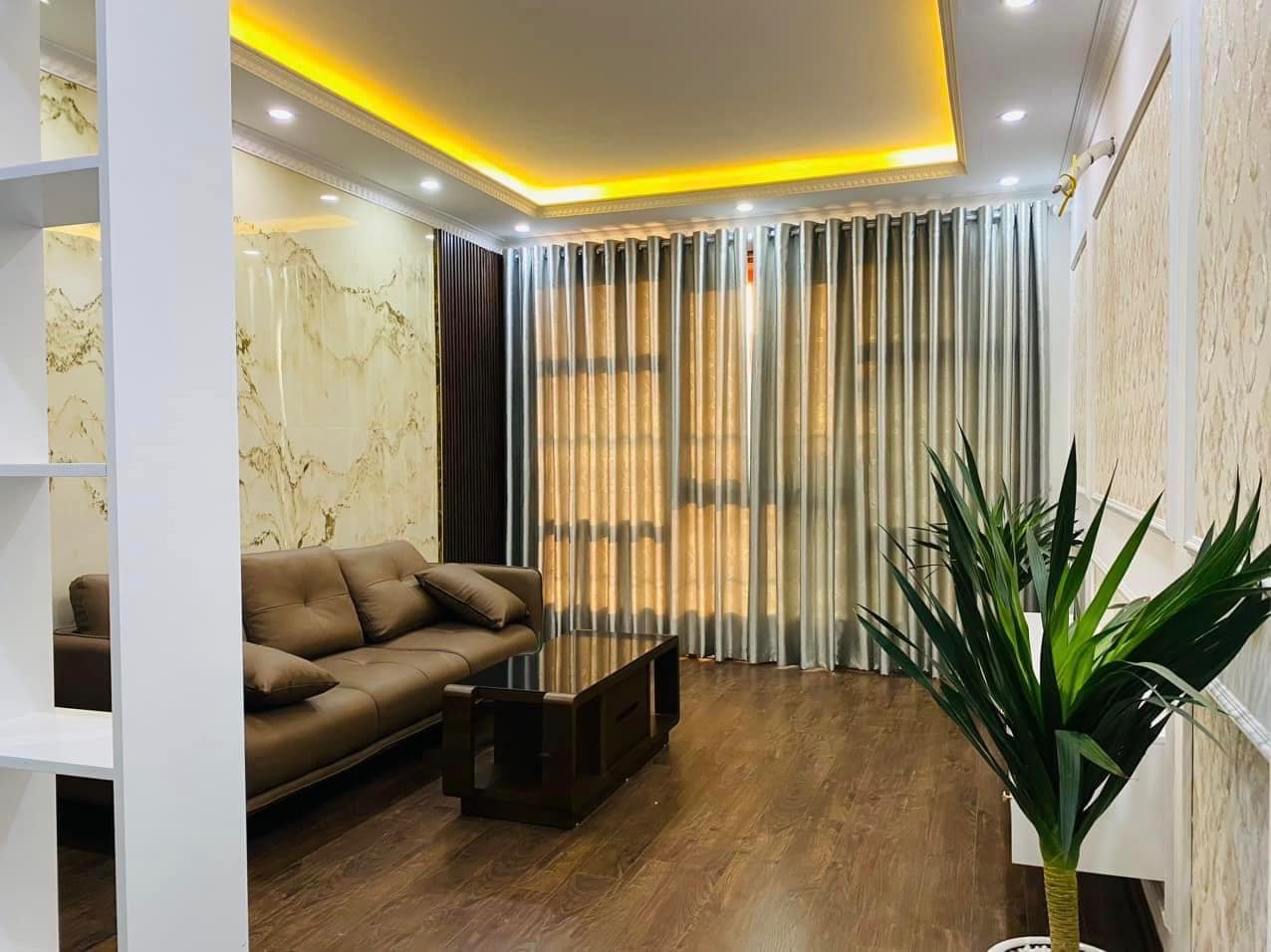 Bán ngôi nhà 46m2 phố Âu Cơ, Tây Hồ Dân xây 6 phòng 10m 2 Ô tô tránh 5.1 Tỷ