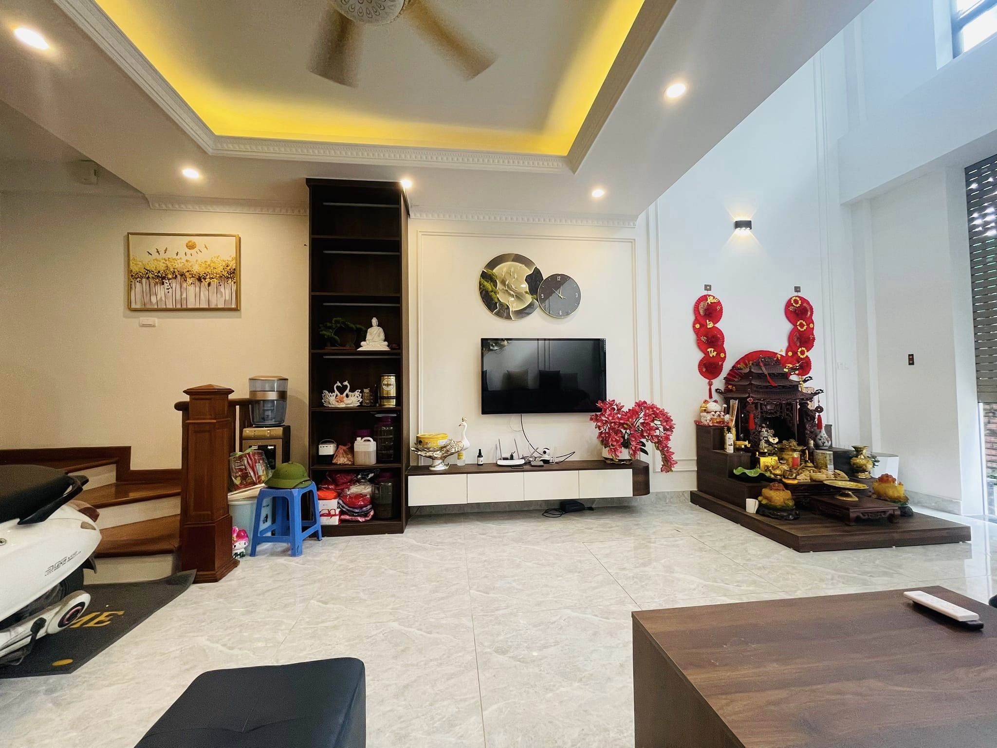 Bán căn nhà 76m2 phố Nghi Tàm, Tây Hồ Ô tô đỗ cửa 6 phòng ngủ 10m ngõ Ô tô tránh 9.8 Tỷ