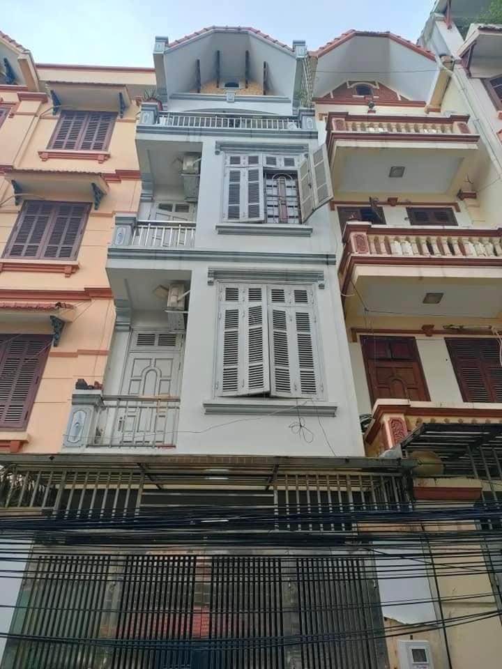 7.68 Tỷ Bán Nhà Phân Lô Nguyễn Khánh Toàn-55M2 5 Tầng -2 Ô TÔ Tránh Đỗ – 2 Mặt Thoáng