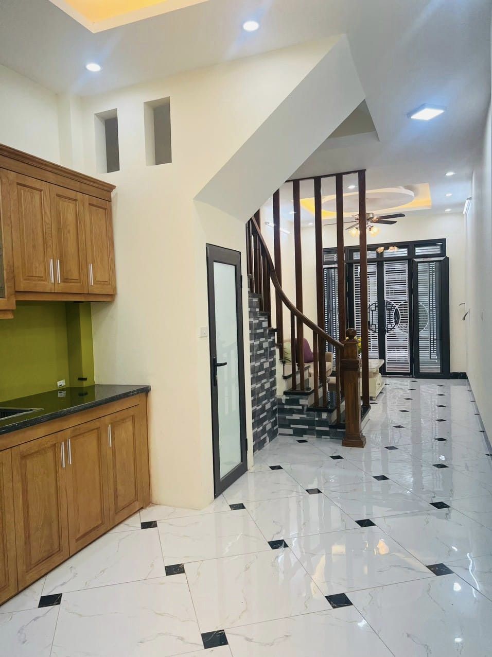 Bán nhà ngõ 296 Lĩnh Nam. Mới xây đẹp, gần ô tô. Giá chỉ 3.8 Tỷ.