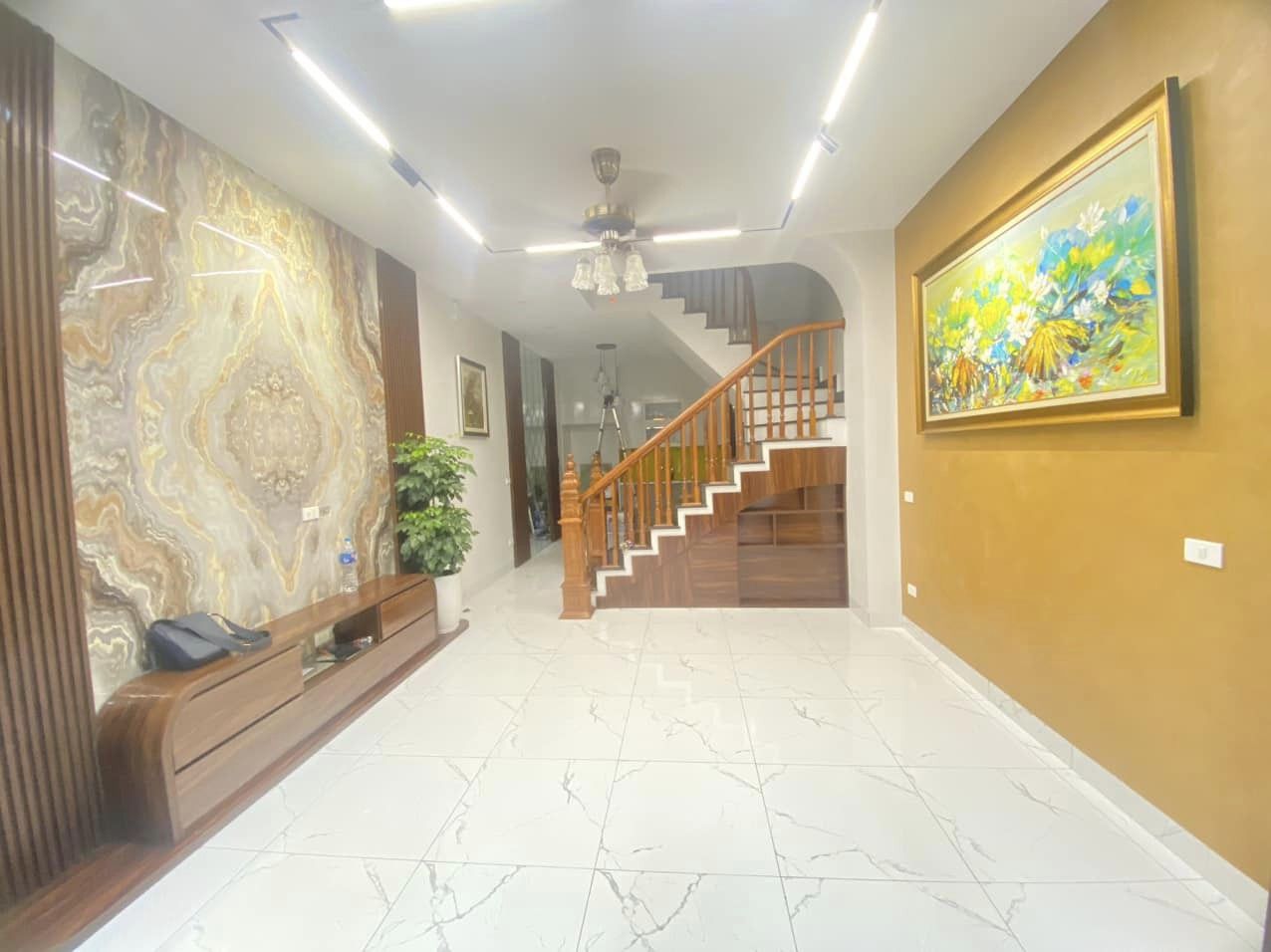 BÁN NHÀ 4 TẦNG LÊ TRỌNG TẤN THANH XUÂN, GẦN MẶT PHỐ, HAI MẶT NGÕ, GẦN OTO, NỘI THẤT ĐẸP.