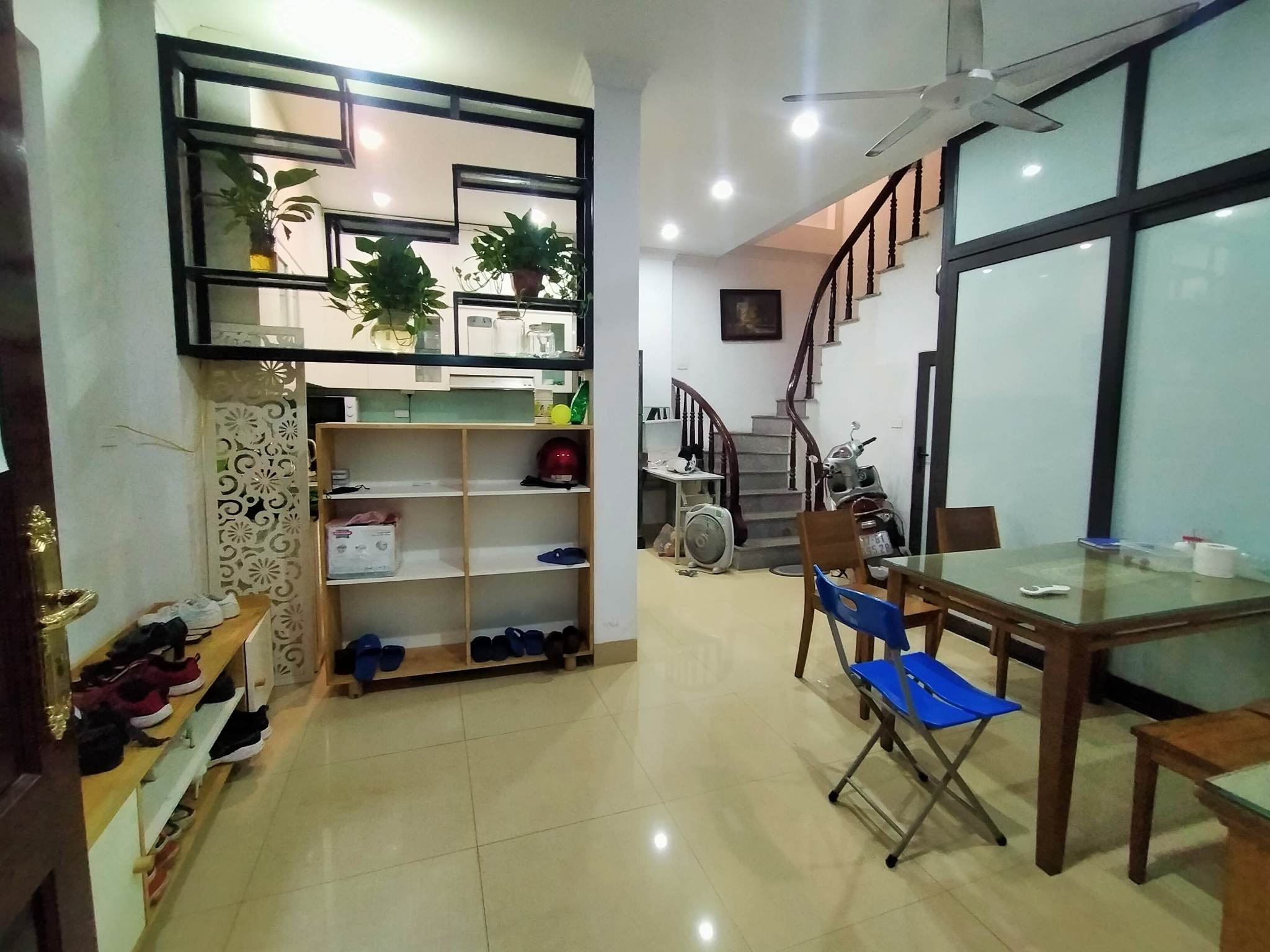 NHÀ ĐẸP TẶNG FULL NỘI THẤT VỊ TRÍ TRUNG TÂM NGÕ NÔNG GẦN Ô TÔ AN SINH TỐT