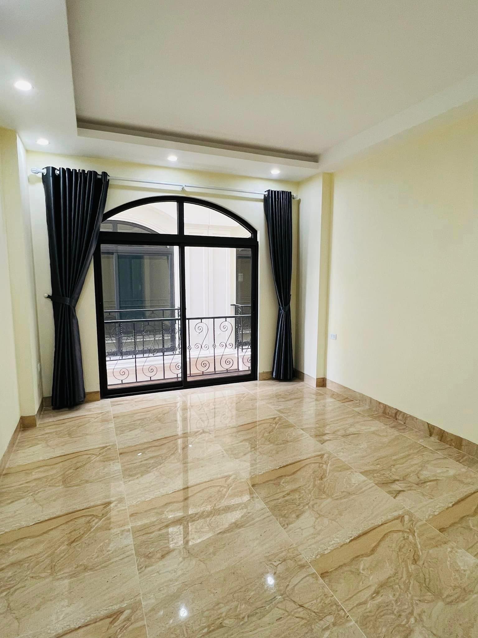 Bán ngôi nhà 69m2 phố Âu Cơ, Tây Hồ Chủ tự xây 5 phòng 20m Ngõ Ô tô tránh 5 Tỷ