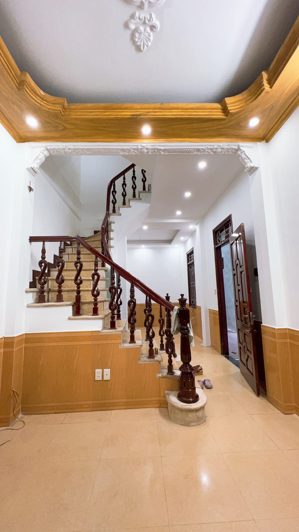 BÁN GẤP LẠC TRUNG, Ô TÔ ĐỖ CỬA, KINH DOANH, HIẾM NHÀ BÁN 52m CHỈ 5 TỶ