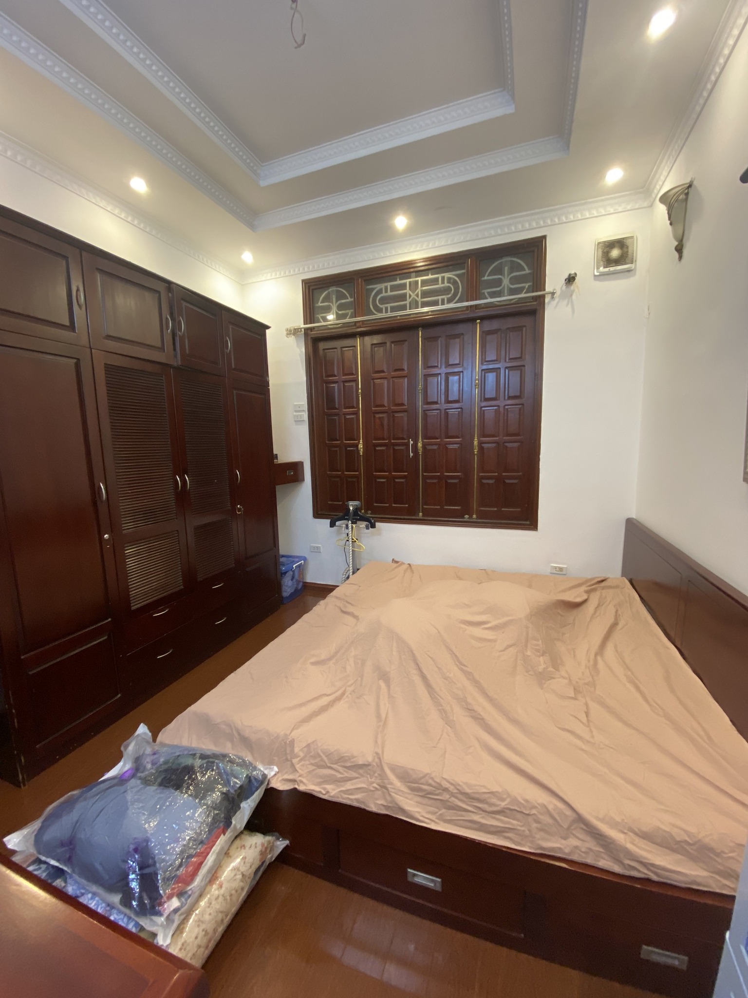 Bán nhà Lạc Long Quân, Cầu Giấy 90m2 lô góc 5 tầng giá nhỉnh 10 tỷ