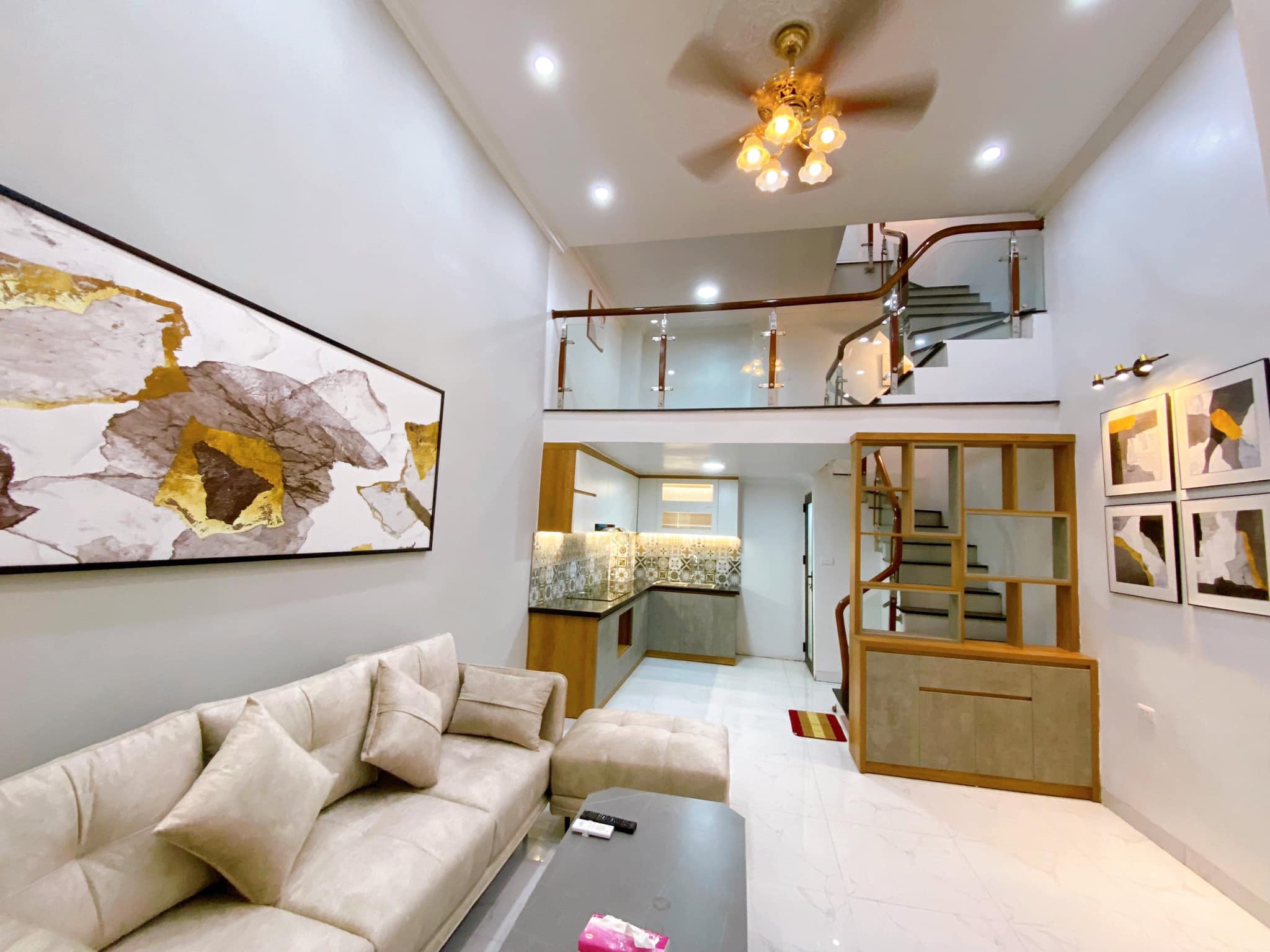 Bán gấp nhà ngõ Thịnh Hào 3, 30m, 4 tầng sát phố, ở luôn.