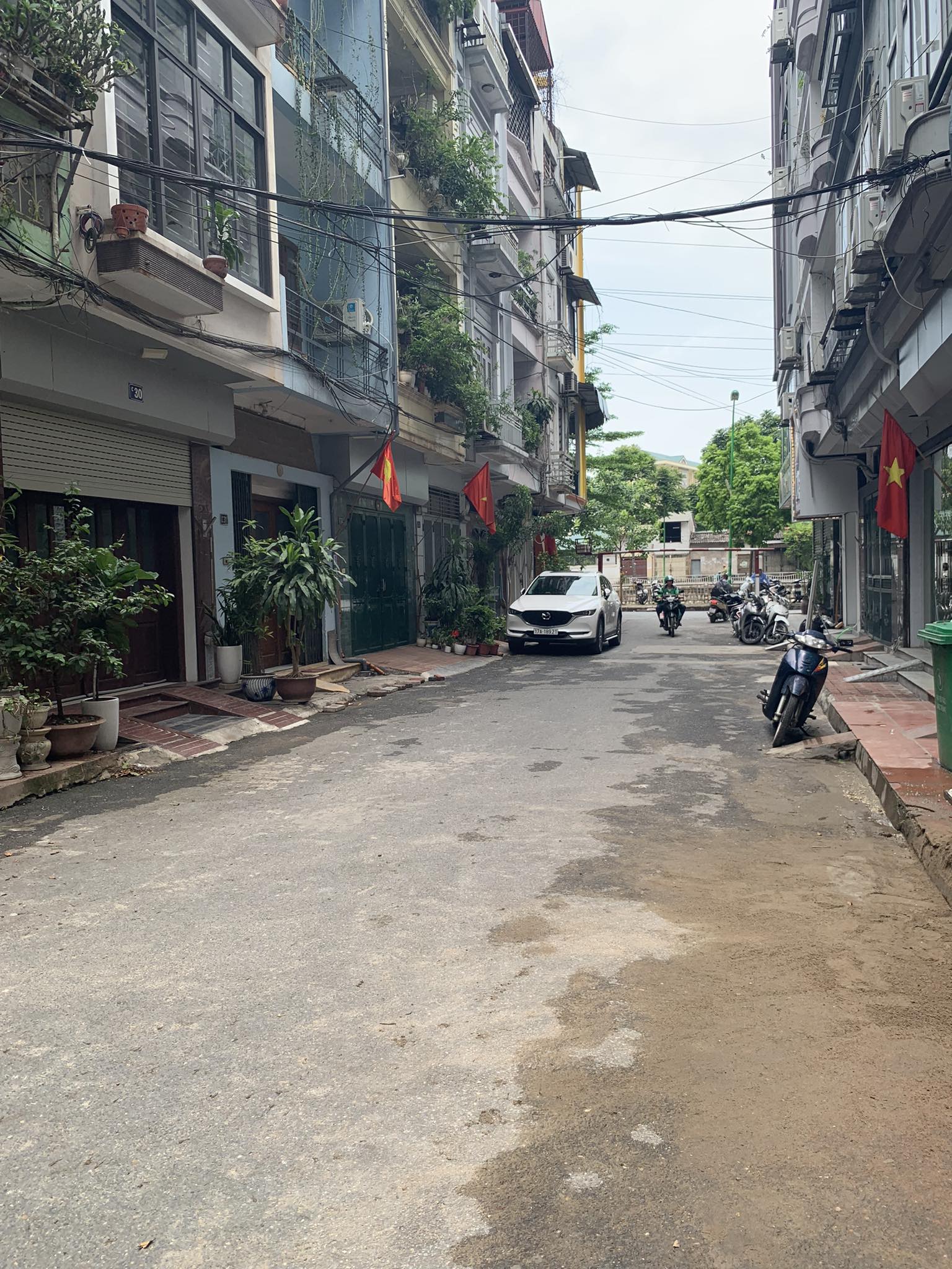 PHÂN LÔ CÁN BỘ,3 Ô TÔ TRÁNH NHAU ,VỈA HÈ 2 BÊN,10M MẶT PHỐ,KINH DOANH VĂN PHÒNG