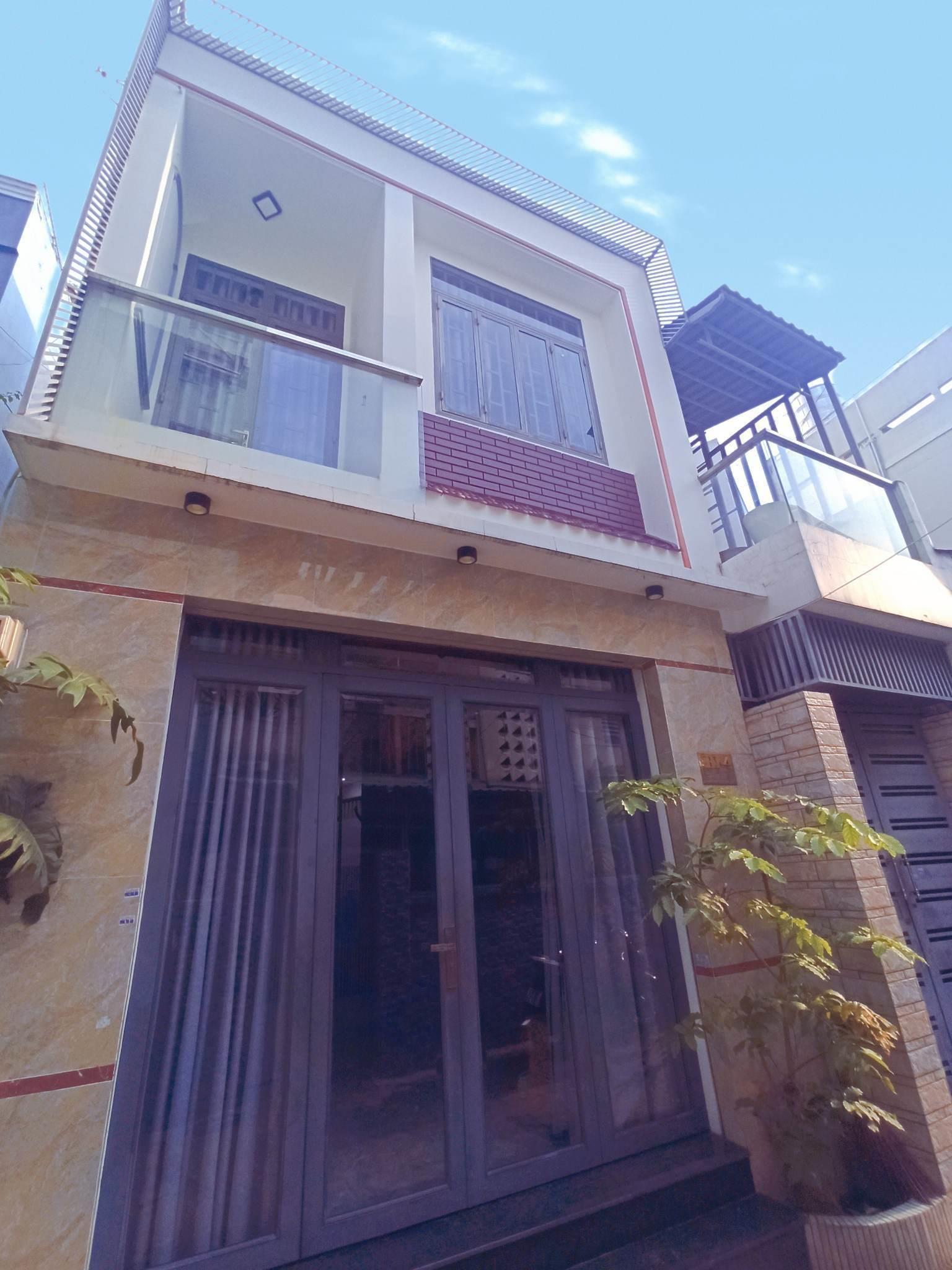 P.10 TÂN BÌNH - NGAY CÔNG VIÊN- HẺM ÔTÔ ĐỖ CỬA - 60M2- 2 TẦNG MỚI KENG- NỘI THẤT GỖ GÕ GIÁ TRỊ CAO- CHÍNH CHỦ CHƯA QUA