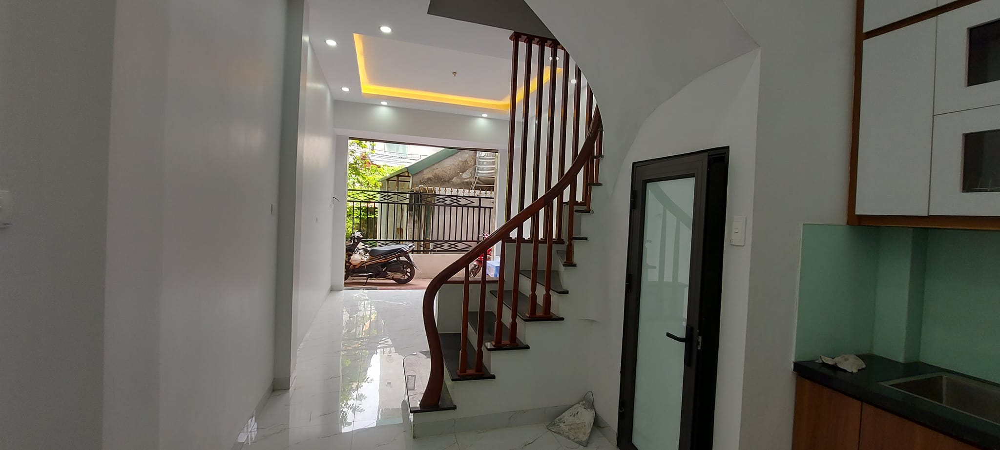 Chủ cần bán gấp Nhà đẹp ở luôn, Xuân Phương 35m2 x 5T, ô tô đỗ cửa, ở sướng 3,05 tỷ.