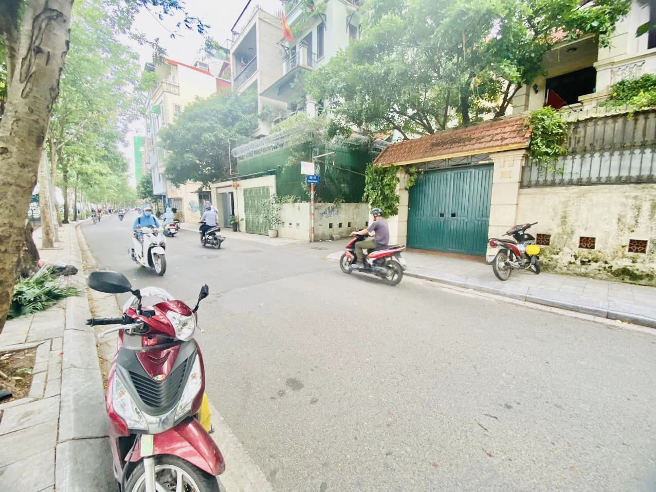 Bán đất Lạc Long Quân, Nhật Chiêu, Tây Hồ. Dt 220m, Mt 10m, 28 Tỷ. Ô tô đỗ cổng, Đầu tư, KDoanh căn hộ dòng tiền..