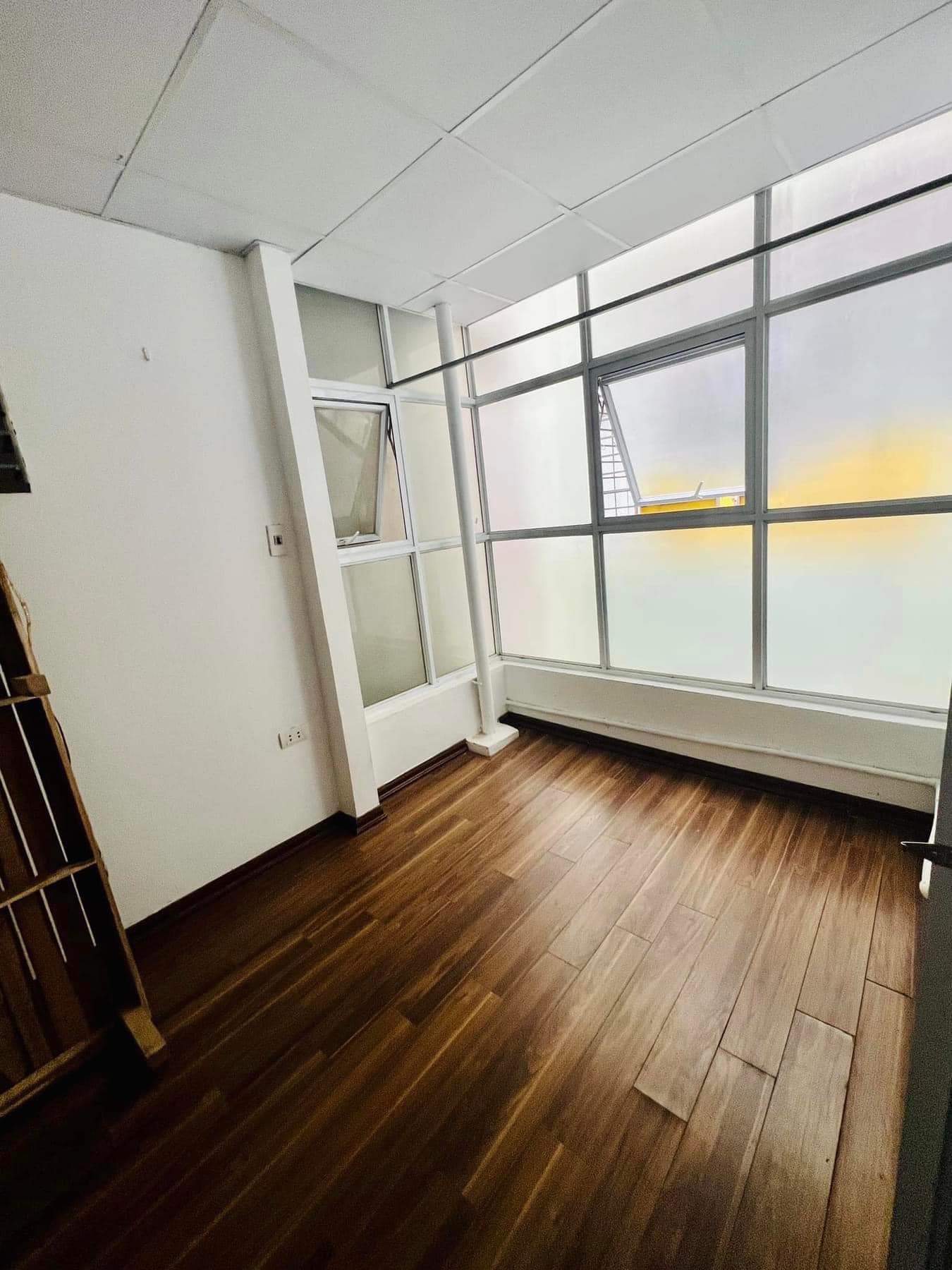 Bán nhà ngõ 79 đội cấn, nhỉnh 2 tỷ, 3 tầng, ở luôn.