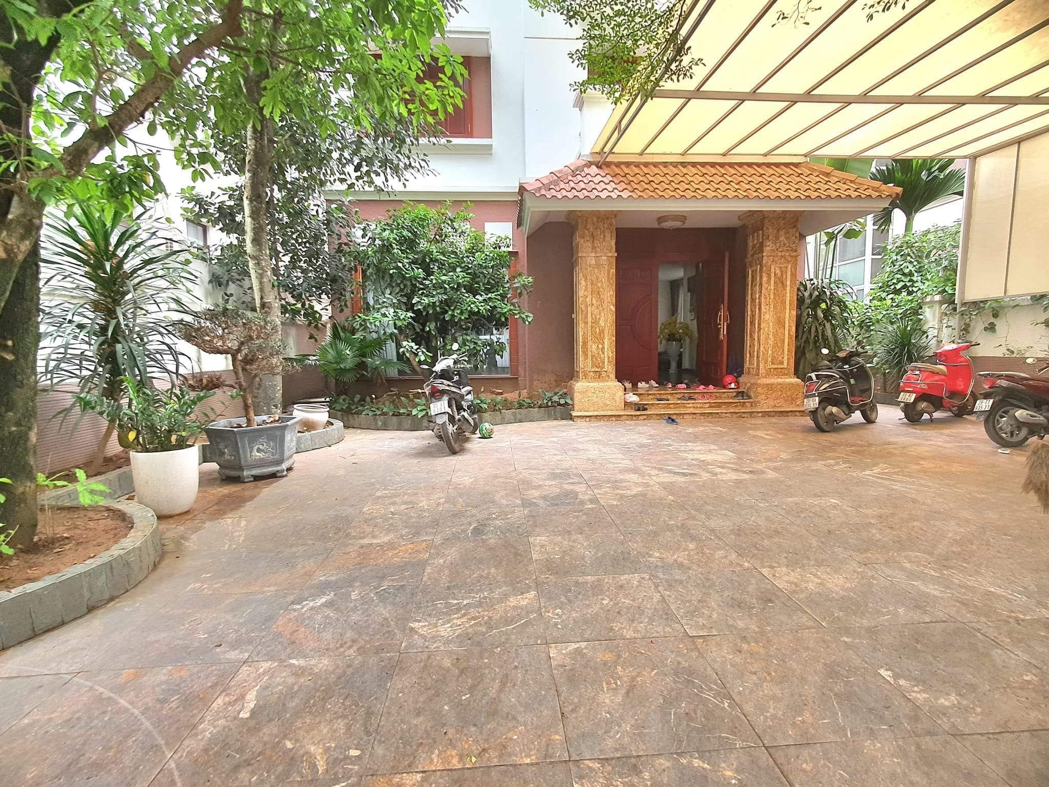 Cần bán gấp căn biệt thự An Hưng Hà Đông Full nội thất 306m2 hướng Đông Nam giá tốt nhất vị trí đẹp