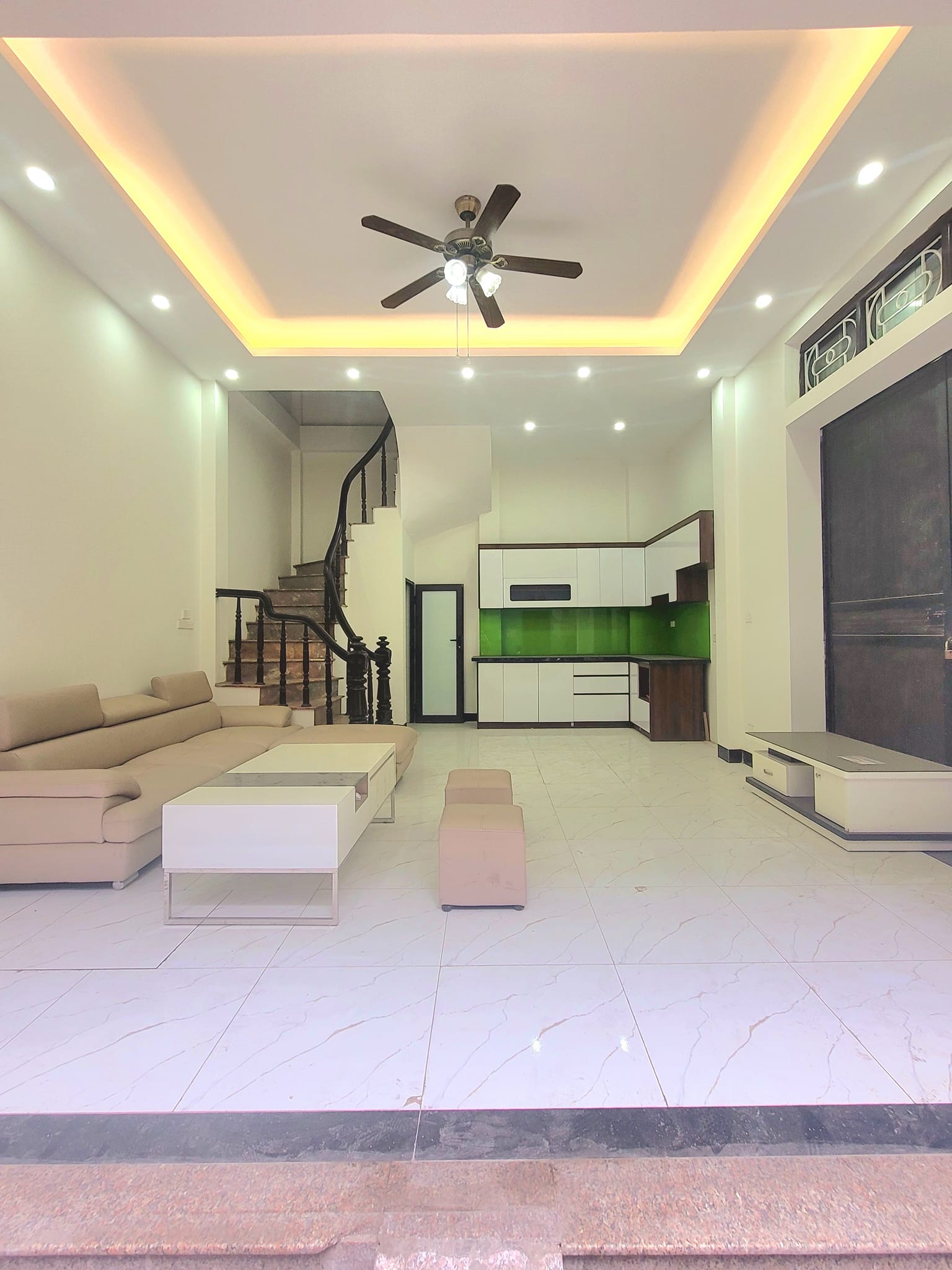 Bán nhà mặt ngõ Hoàng Mai, 40m x 5T - Ô TÔ 7 CHỖ VÀO NHÀ - LÔ GÓC - KINH DOANH