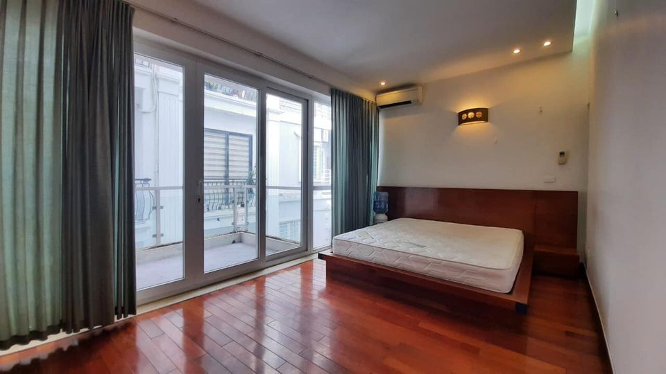 Cần cho thuê nhà biệt thự tại Bồ Đề, Long Biên. Nhà sêu siêu đẹp giá rẻ, vào luôn.