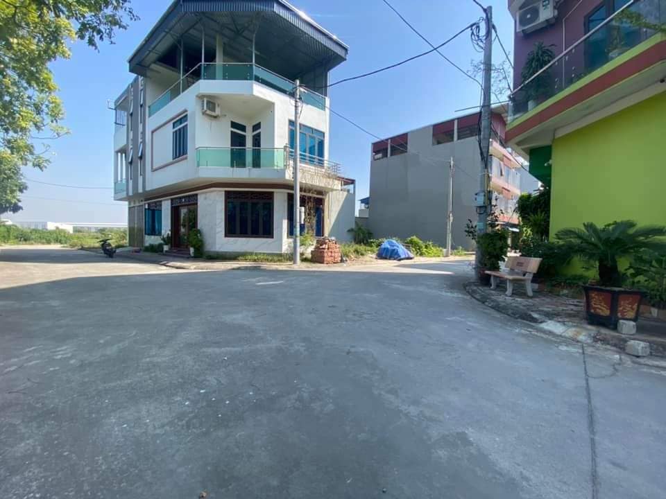 Cần bán gấp lô đất đấu giá 82m, tại Đình dù, văn lâm, đường 5m