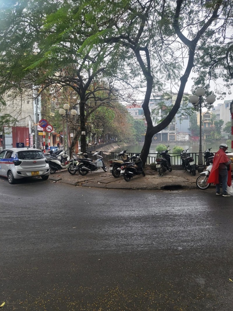 ĐẤT BỒ ĐỀ - MẶT PHỐ - VIEW HỒ - KINH DOANH - MẶT TIỀN RỘNG - VỈA HÈ TRUNG TÂM NGÃ BA PHỐ.