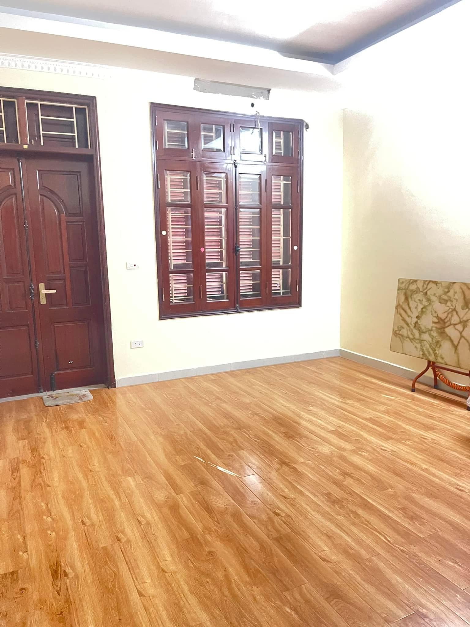 Bán Nhà Đường Lạc Long Quân, Cầu Giấy Mặt Ngõ Ô Tô Tránh, KD 51m2 x 5 Tầng 10.5 tỷ