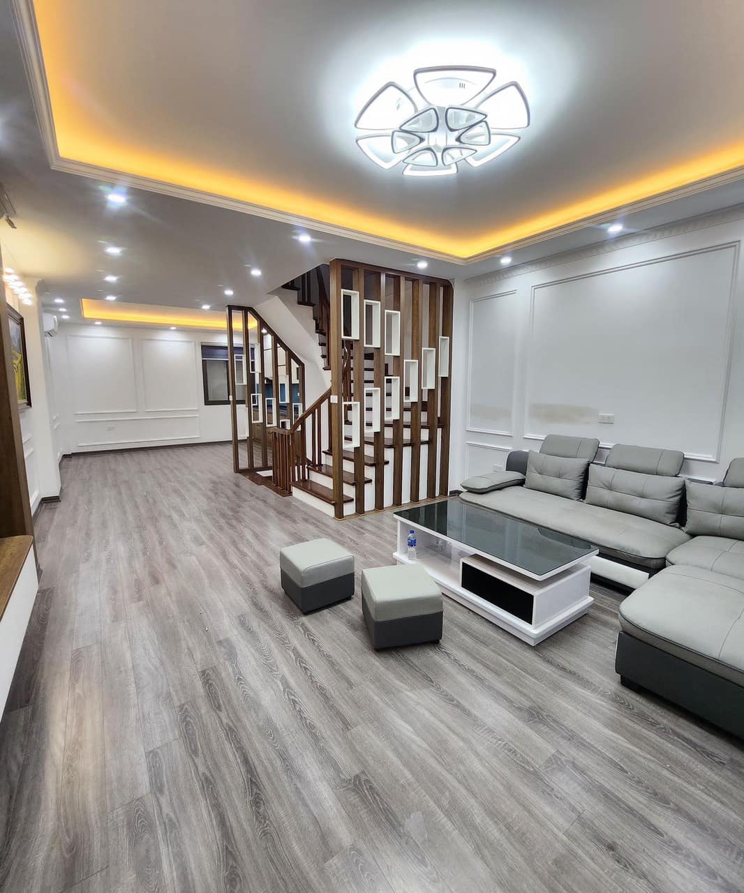 PHÂN LÔ, Ô TÔ, NỘI THẤT VIP CÁCH PHỐ CHÙA BỘC 10M, DT30m2 x 5t, MT4m, chỉ Nhỉnh 4 tỷ