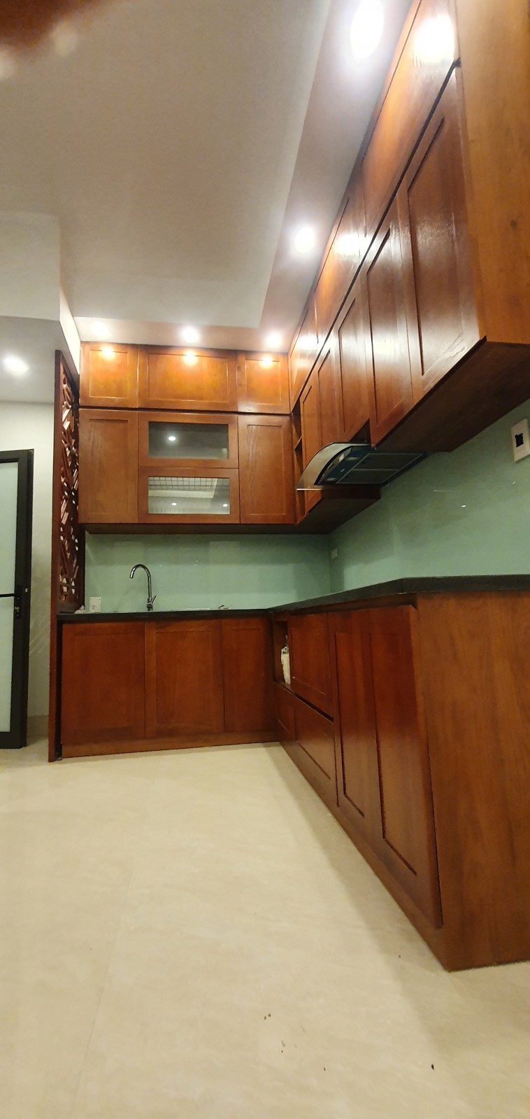 Nhà Ngọc Thuỵ Dt 61m, 5 tầng, giá hơn 4 tỷ.