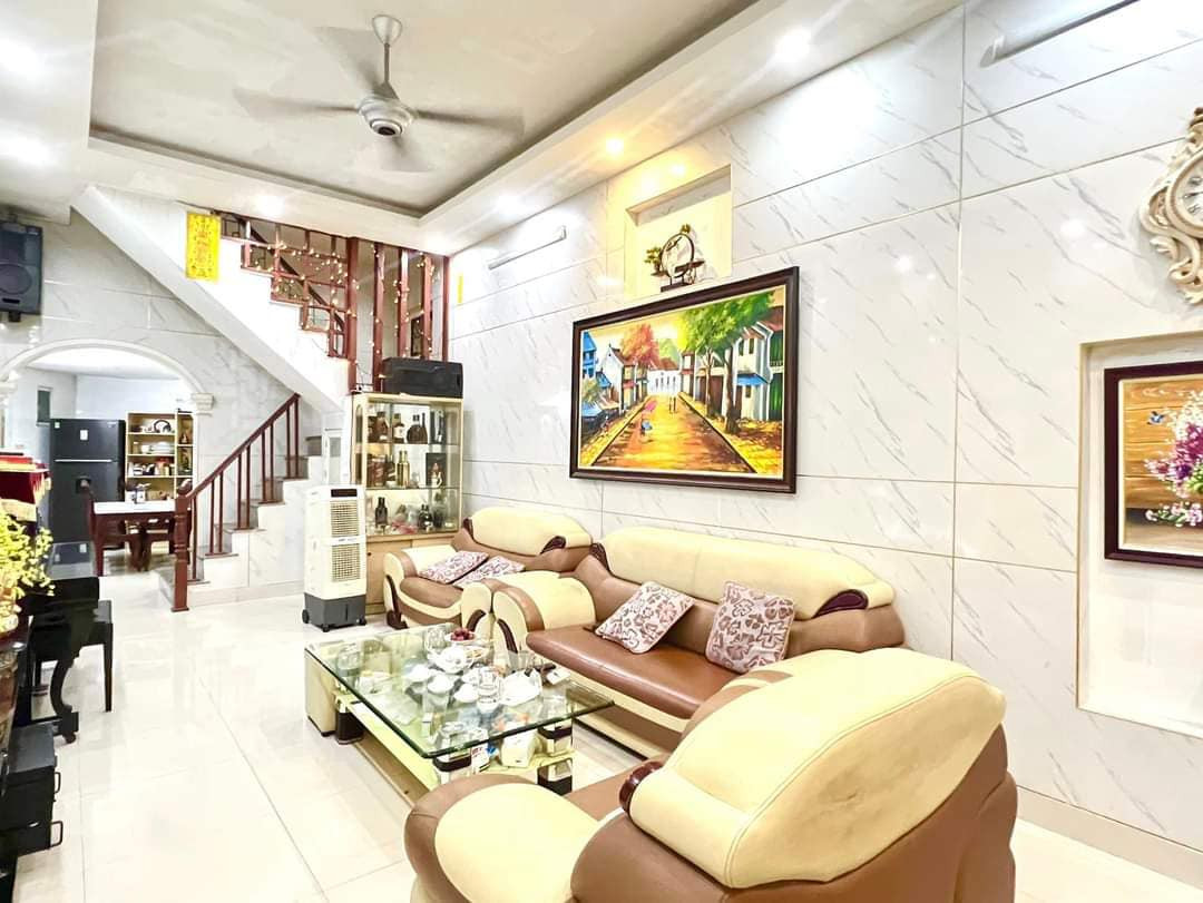 Bán nhà tại địa chỉ La Thành, quận Ba Đình 54m2 3 tầng.