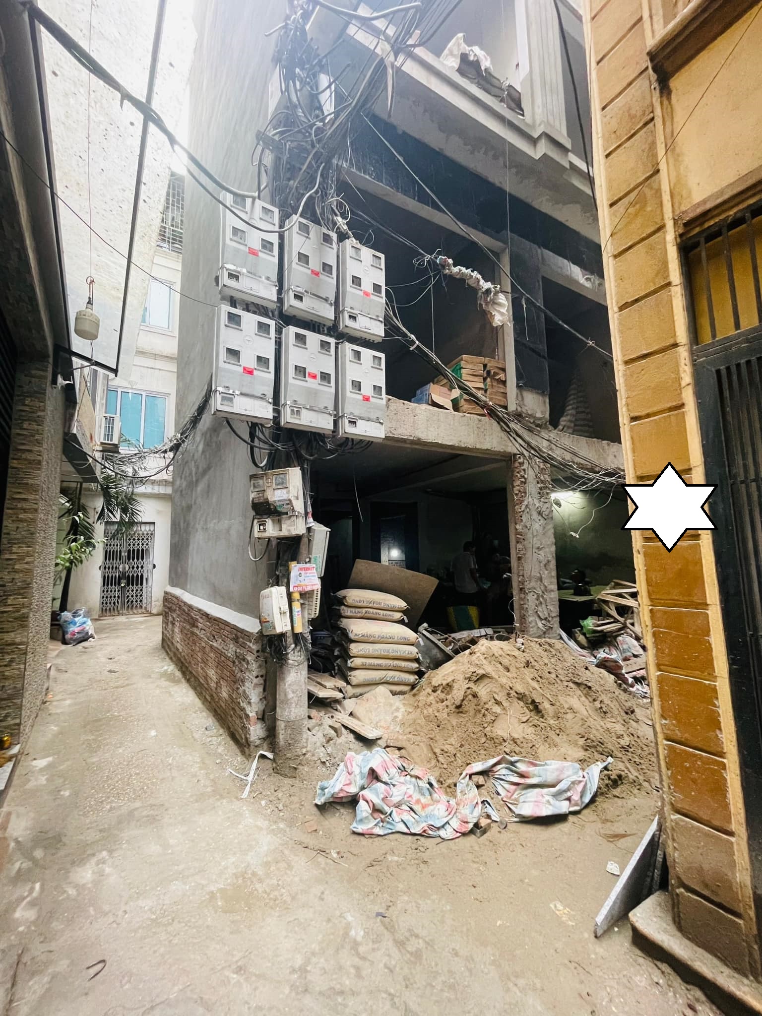 Cần bán nhà dòng tiền ngõ 5 Hoàng Quốc Việt, 65m2, lô góc, 6T, thang máy, mới tinh, 15P khép kín, full đồ, năm thu 1 tỷ