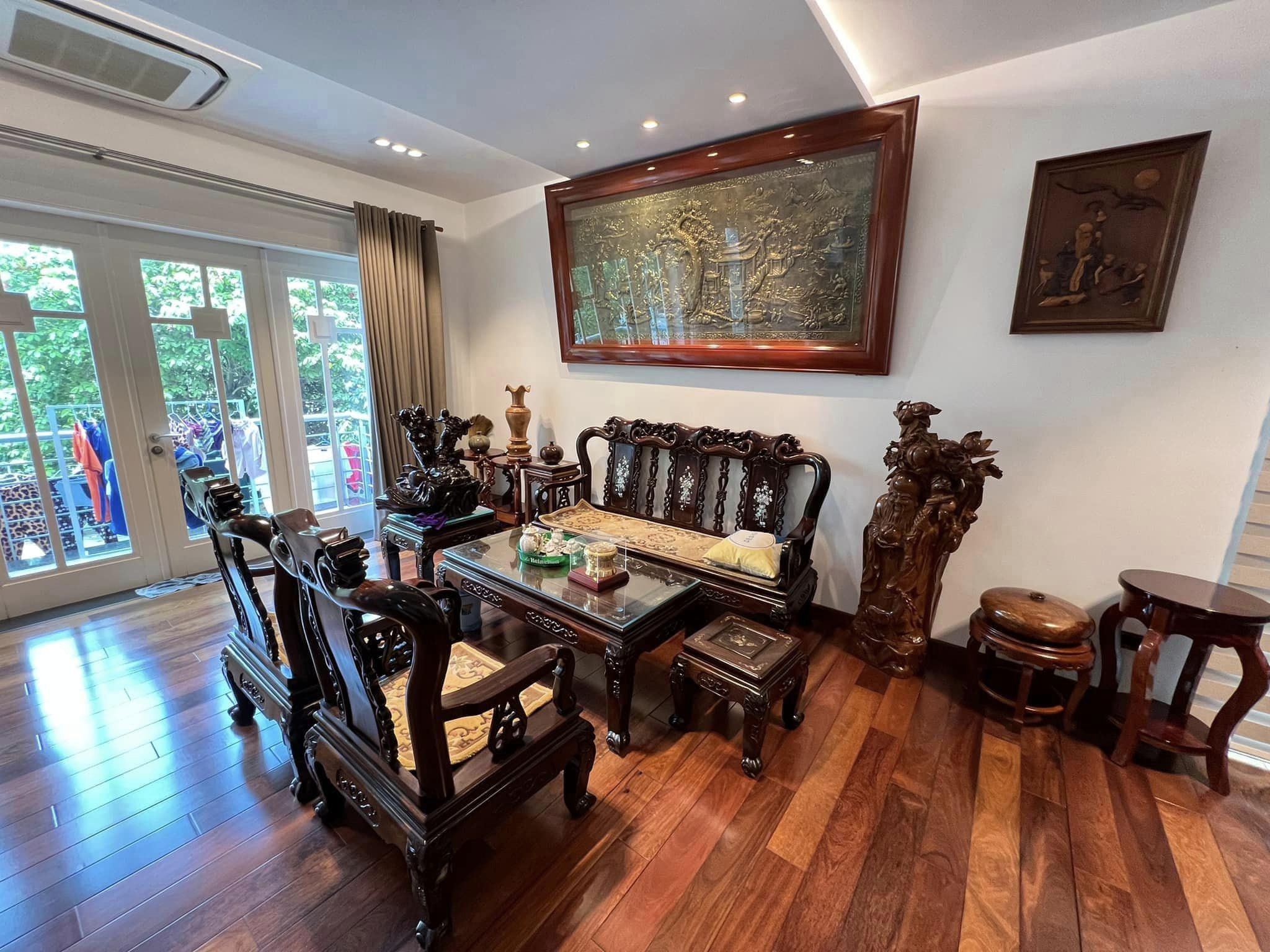 Bán Biệt thự Lão thành Cách Mạng 300m2 - Vị trí đắc địa - Nội thất tuyệt đỉnh, chỉ 95 tỷ