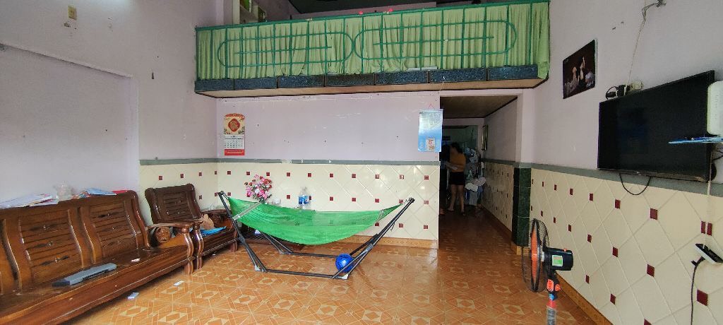 Cần bán gấp đất MT Huy Cận, Hải Châu, Đà Nẵng tặng nhà gác lững . Vị trí gần các trường đại học nổi tiếng)