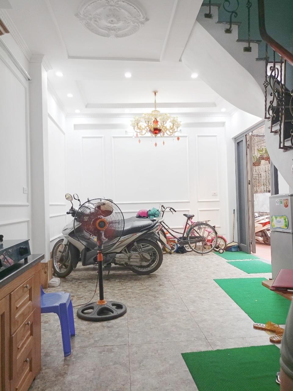 Bán nhà Hồ Tùng Mậu,lô góc,gần ô tô,3 mặt thoáng,7phòng ngủ,31m2,5tầng,mt:6m