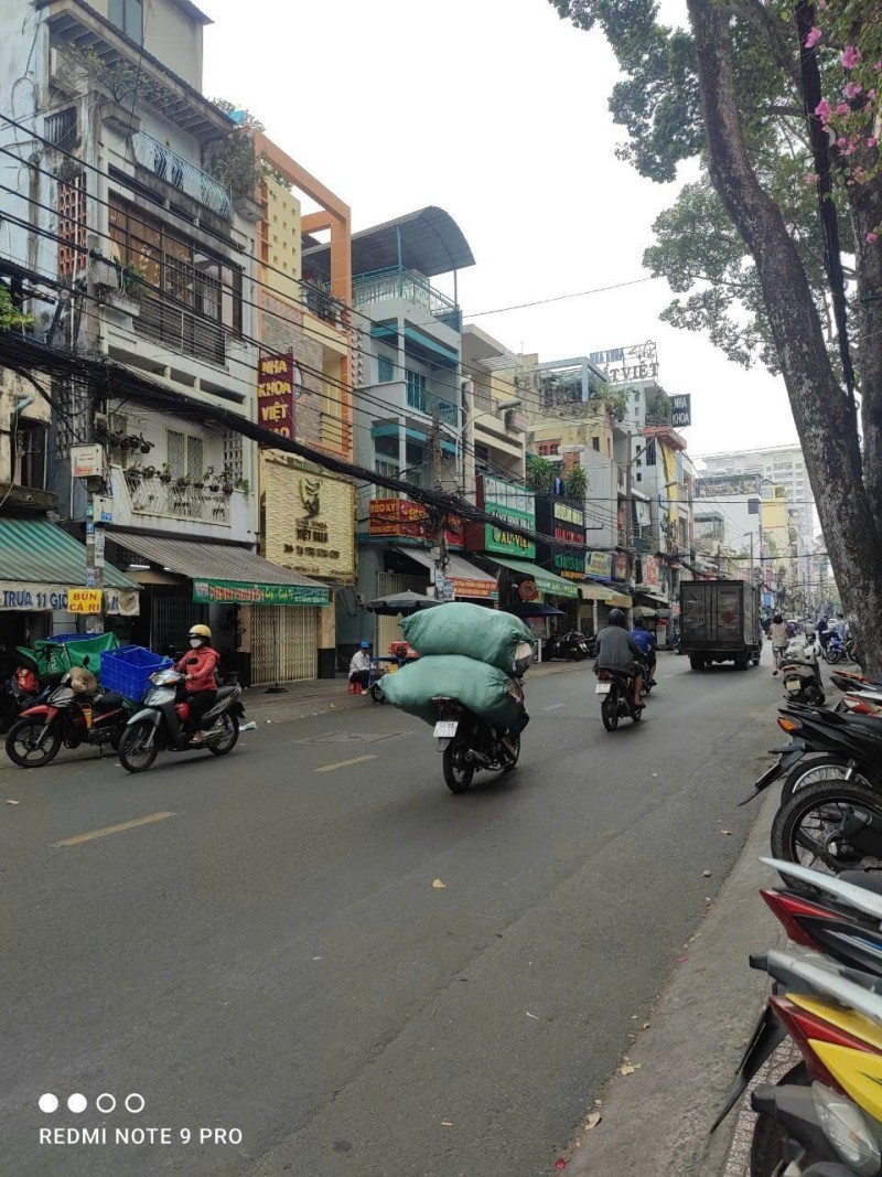 Bán nhà MT Ngô Quyền Q10 - 4 Tầng - 4x15 - Sổ vuông - giá chỉ 11 Tỷ TL