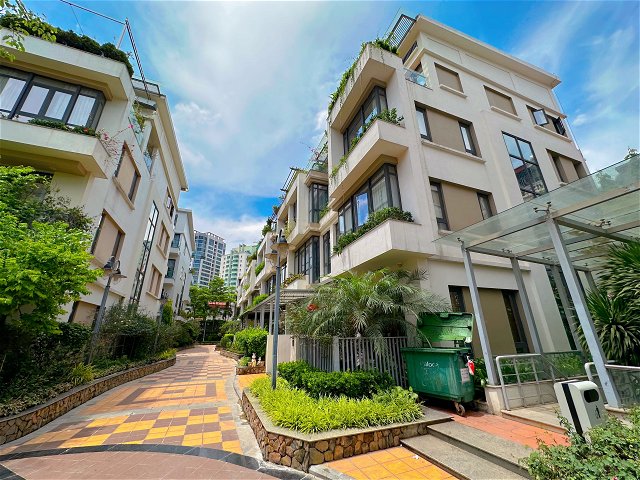 HIẾM Bán GẤP biệt thự gần Hồ Tây, nội thất và không gian sống thượng lưu, tinh tế