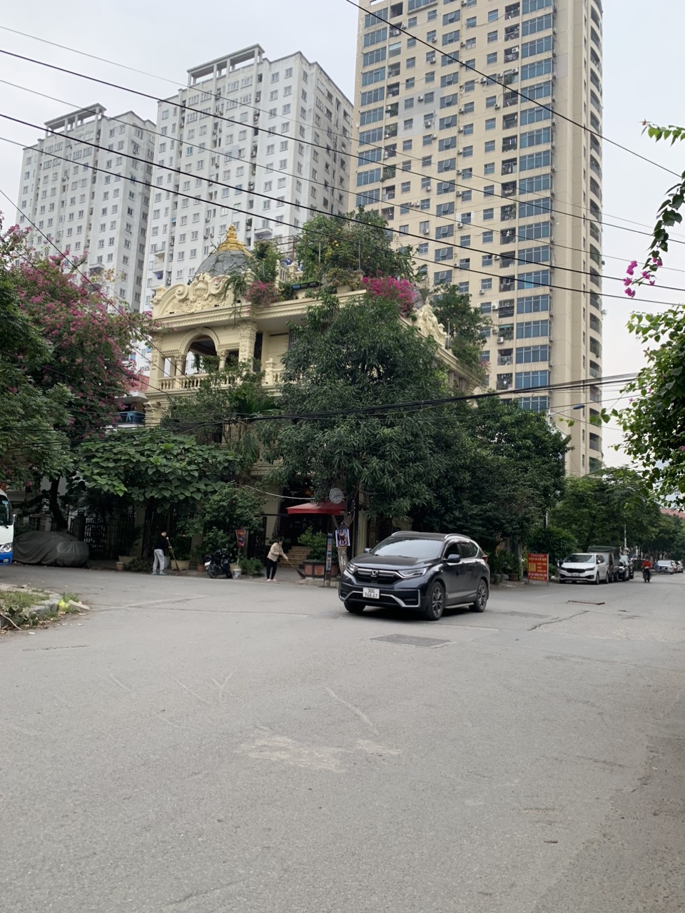 KĐT XALA - PHÂN LÔ - VỈA HÈ - THANG MÁY - ÔT Ô CHẠY VÒNG QUANH - GẦN CHỢ