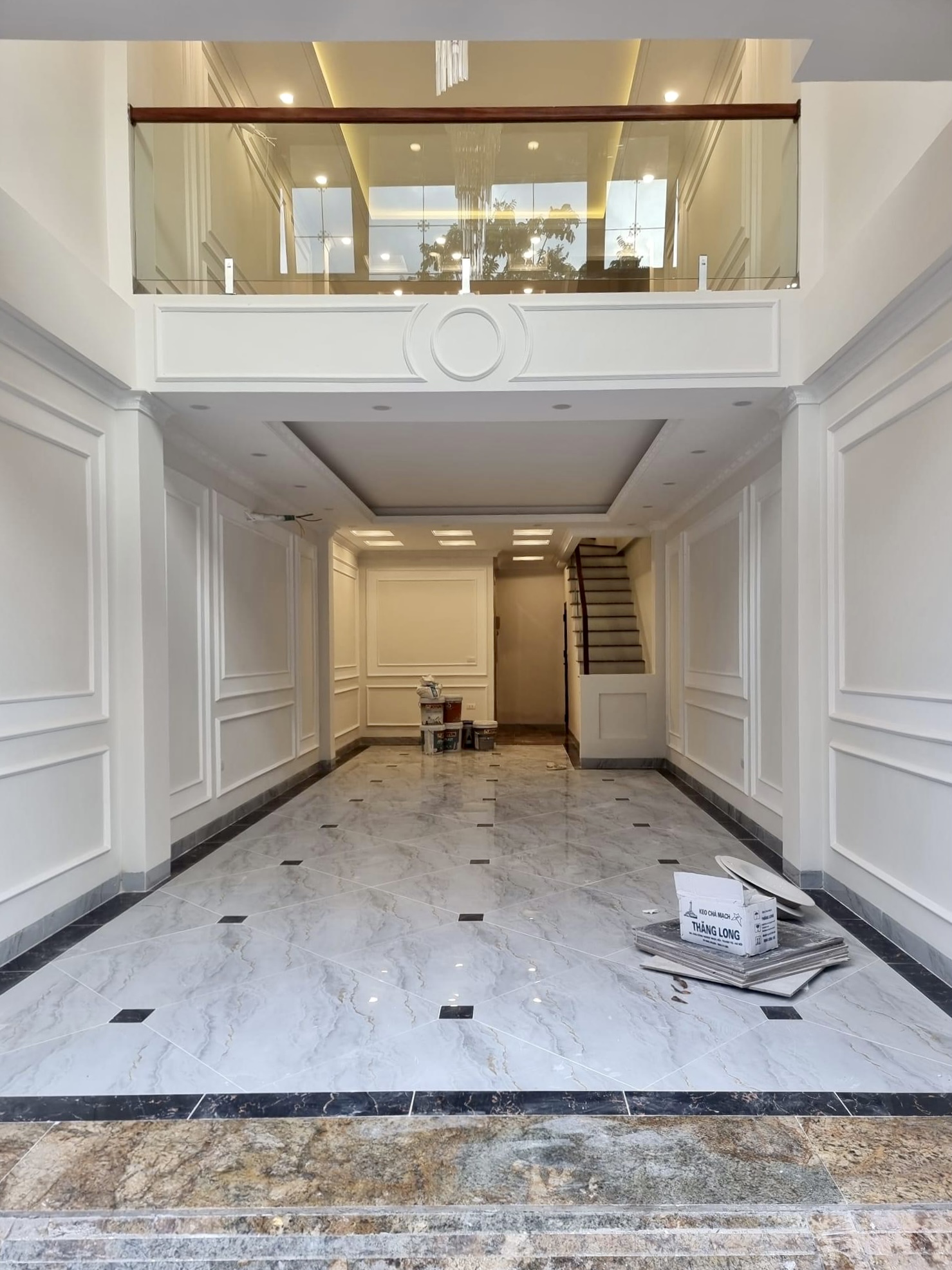 Hơn 10 tỷ Mặt phố vỉa hè KD, Quận Long Biên, 7 tầng thang máy ở ngay