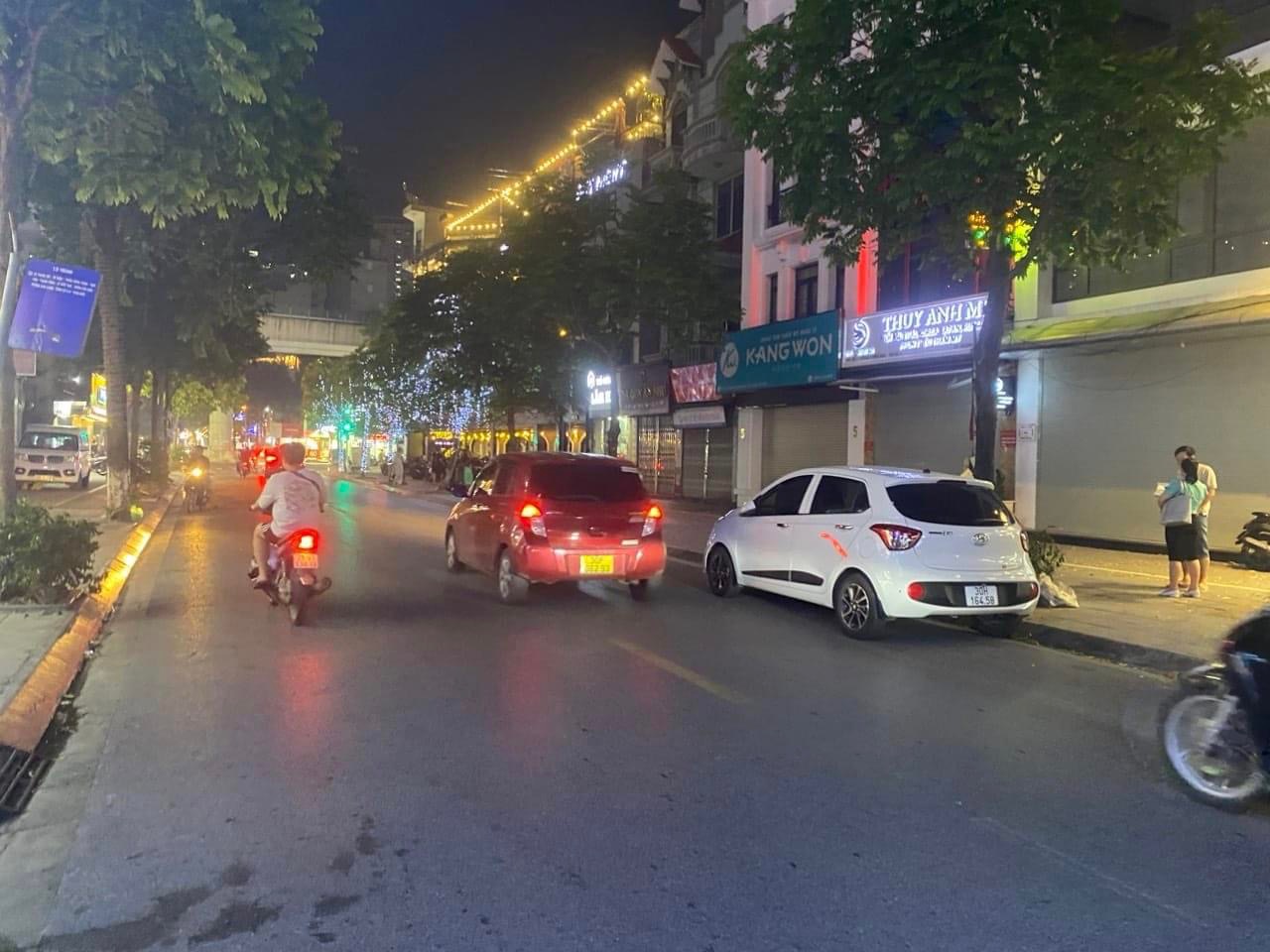 Siêu phẩm mặt phố VIP-vỉa hè 2 ô tô đỗ cửa thoải mái- kinh doanh sầm uất các loại hình-hiện trạng nhà C4 cực thuận tiện cho xây dựng-hàng hiếm