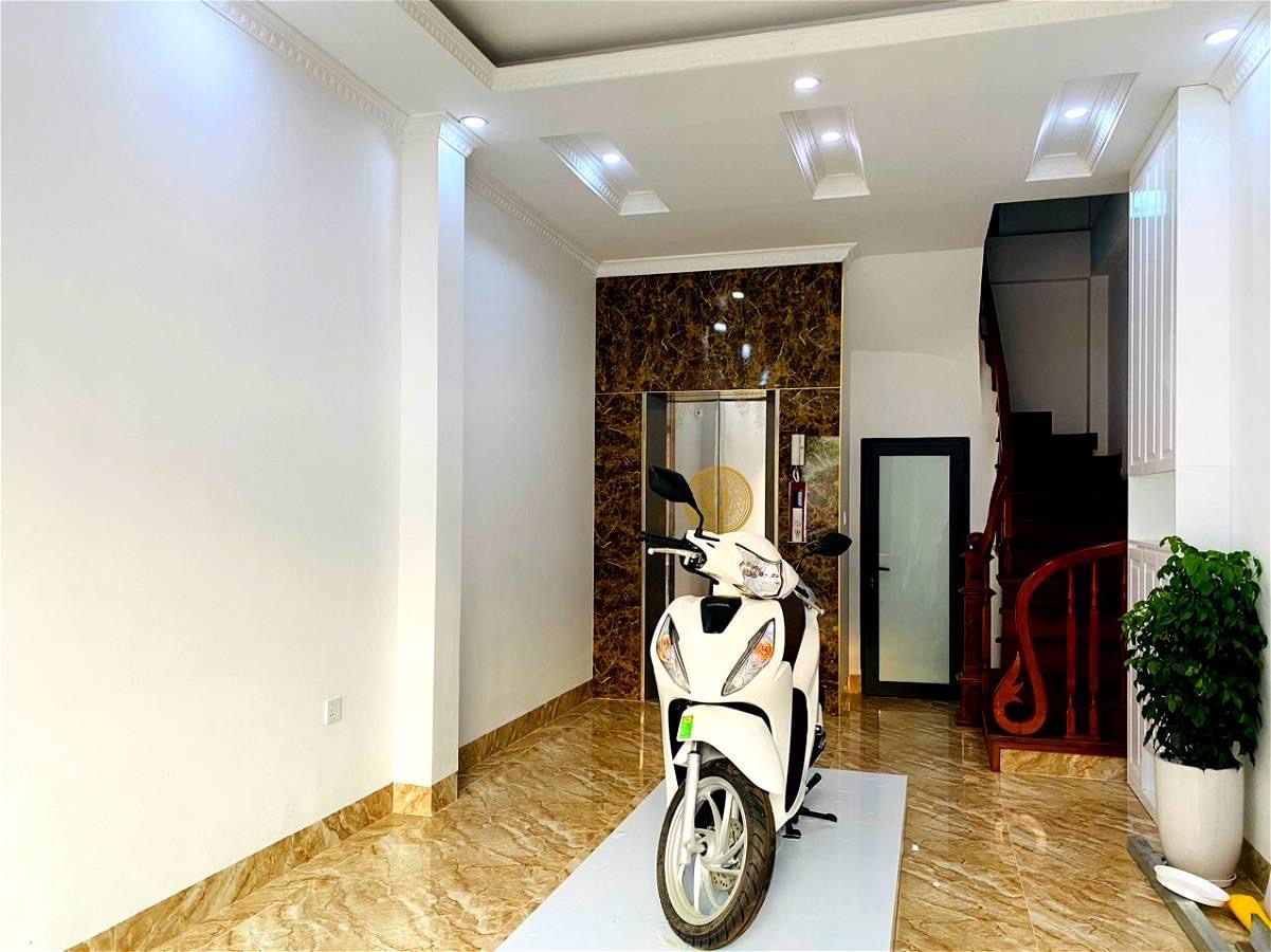 Bán nhà ngõ 604 Ngọc Thuỵ,ngõ thông,ô tô đỗ cửa,thang máy nhập,38m2,6tầng,mt:3,8m